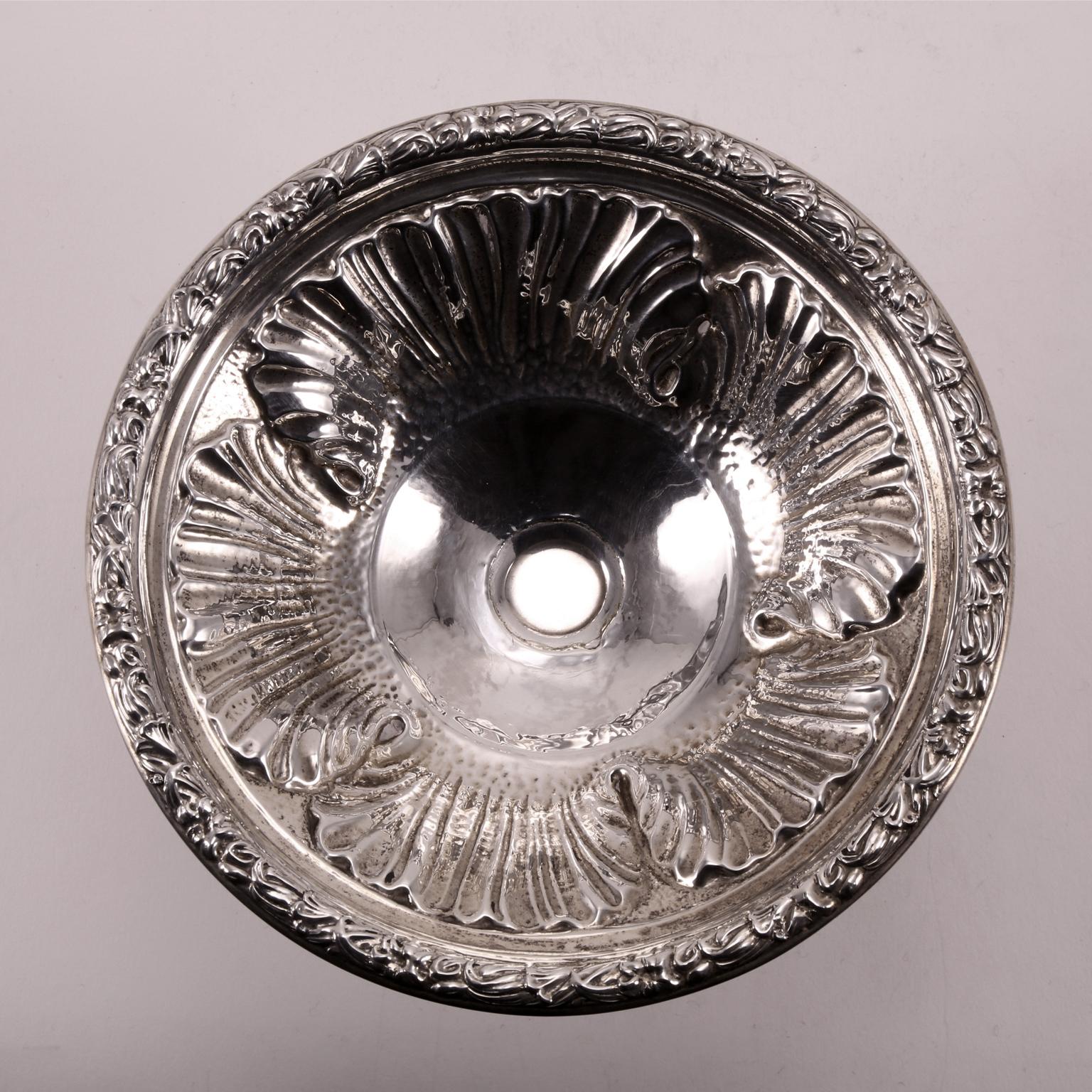 19th Century Silver Small Leaves Decorated Platter For Sale 5