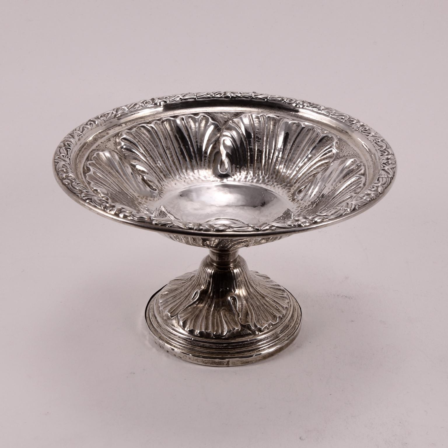 American 19th Century Silver Small Leaves Decorated Platter For Sale