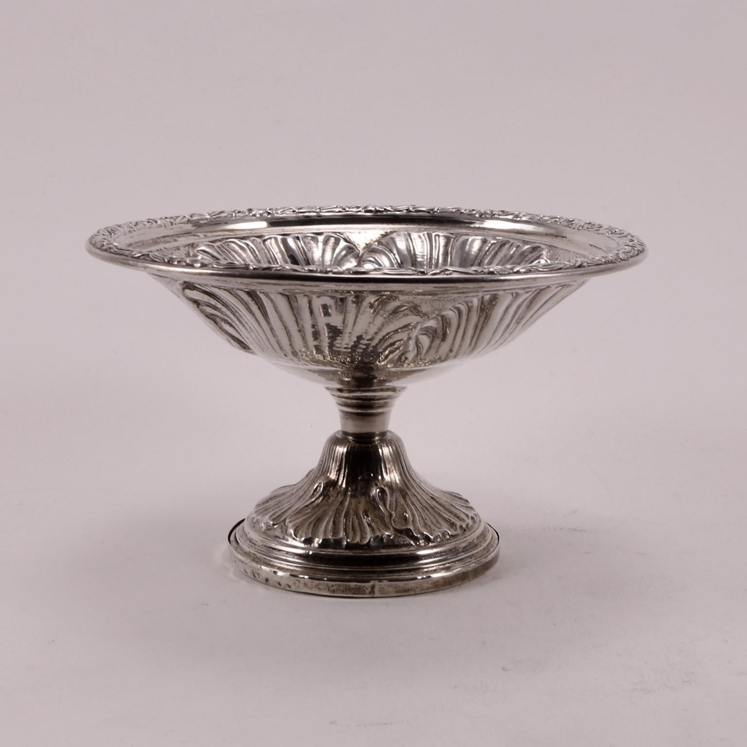 Hand-Crafted 19th Century Silver Small Leaves Decorated Platter For Sale