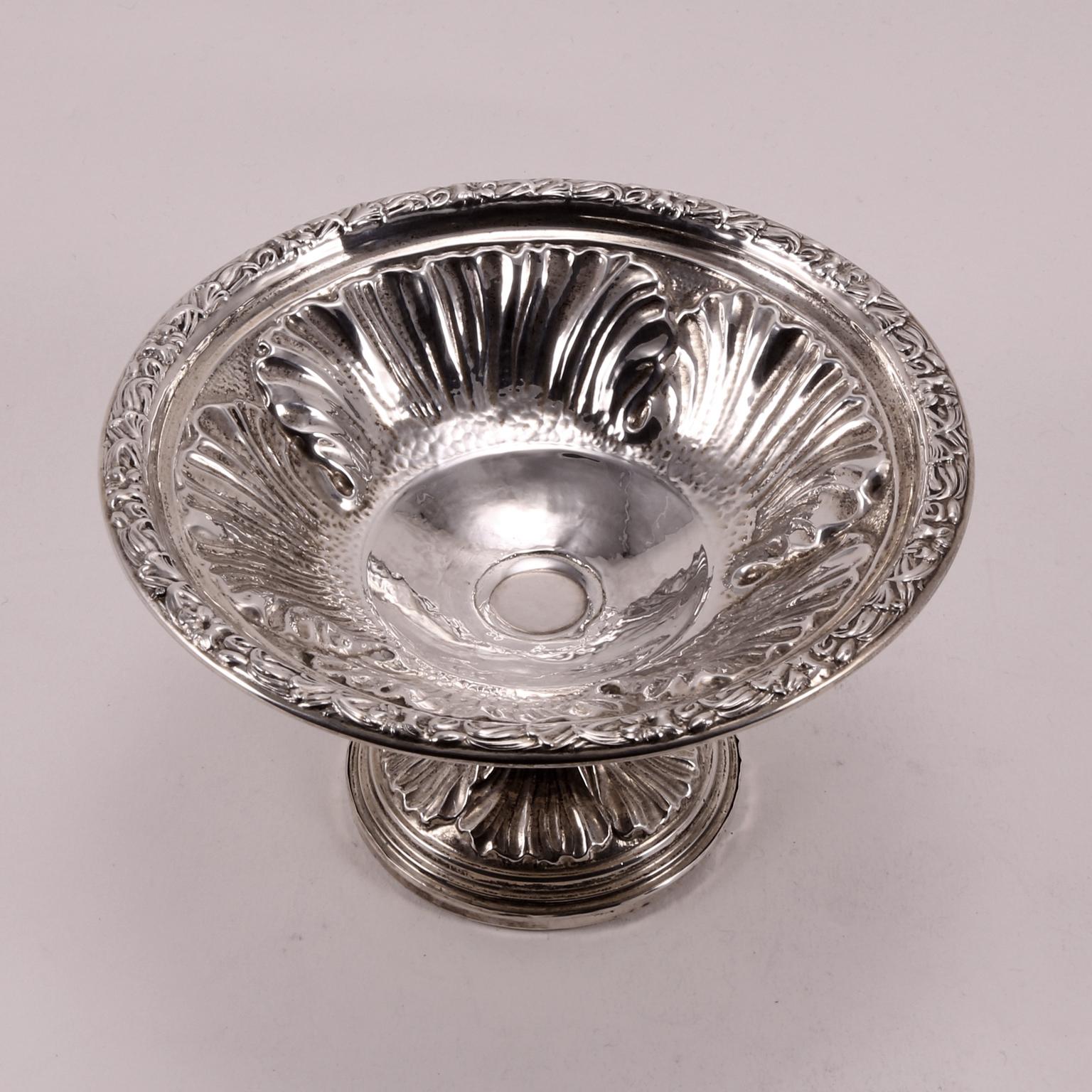 19th Century Silver Small Leaves Decorated Platter For Sale 2