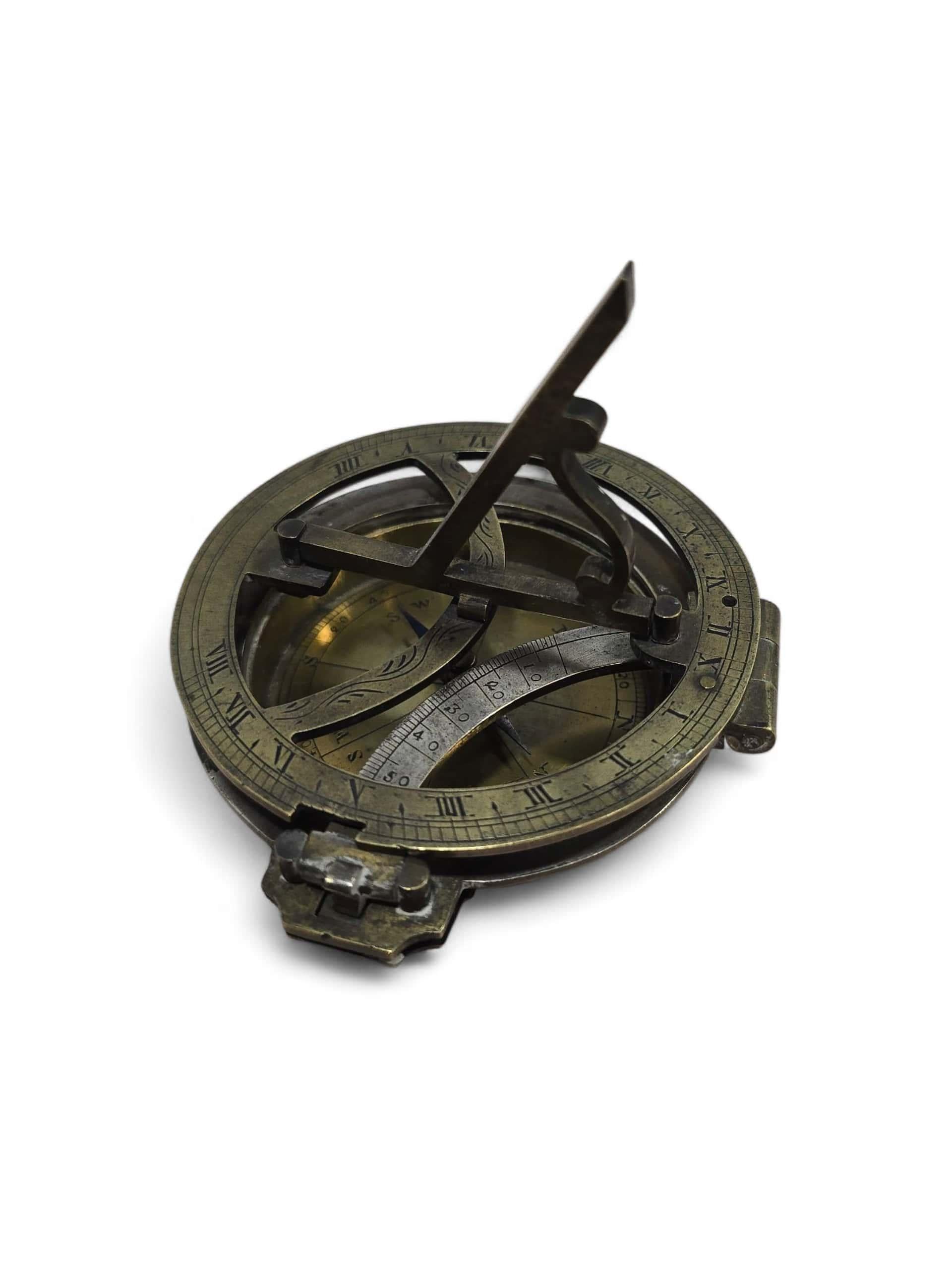 Cadran solaire portatif en bronze argenté et gravé du XIXe siècle en vente 2