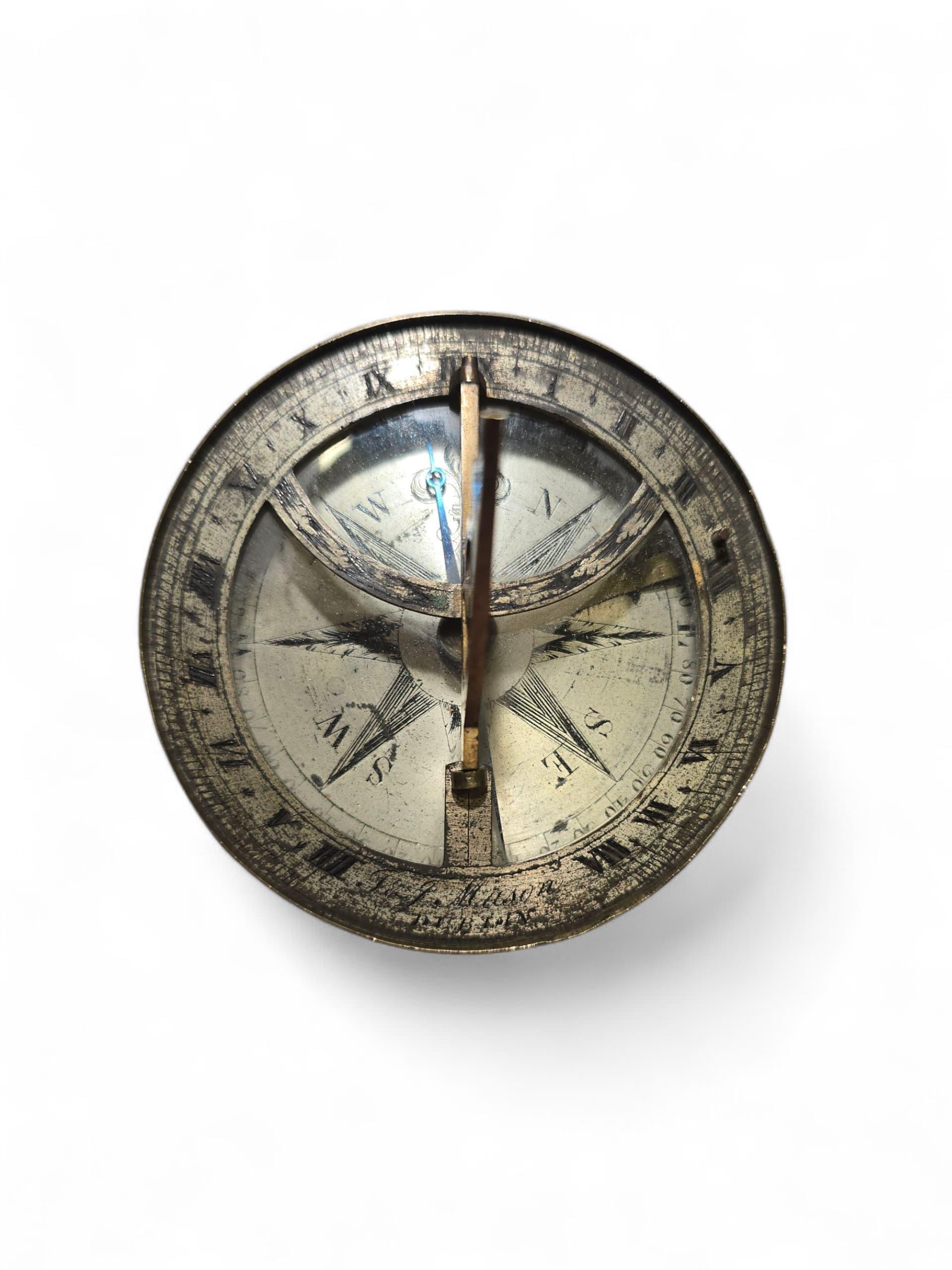 Cadran solaire portatif en laiton argenté du 19e siècle signé 