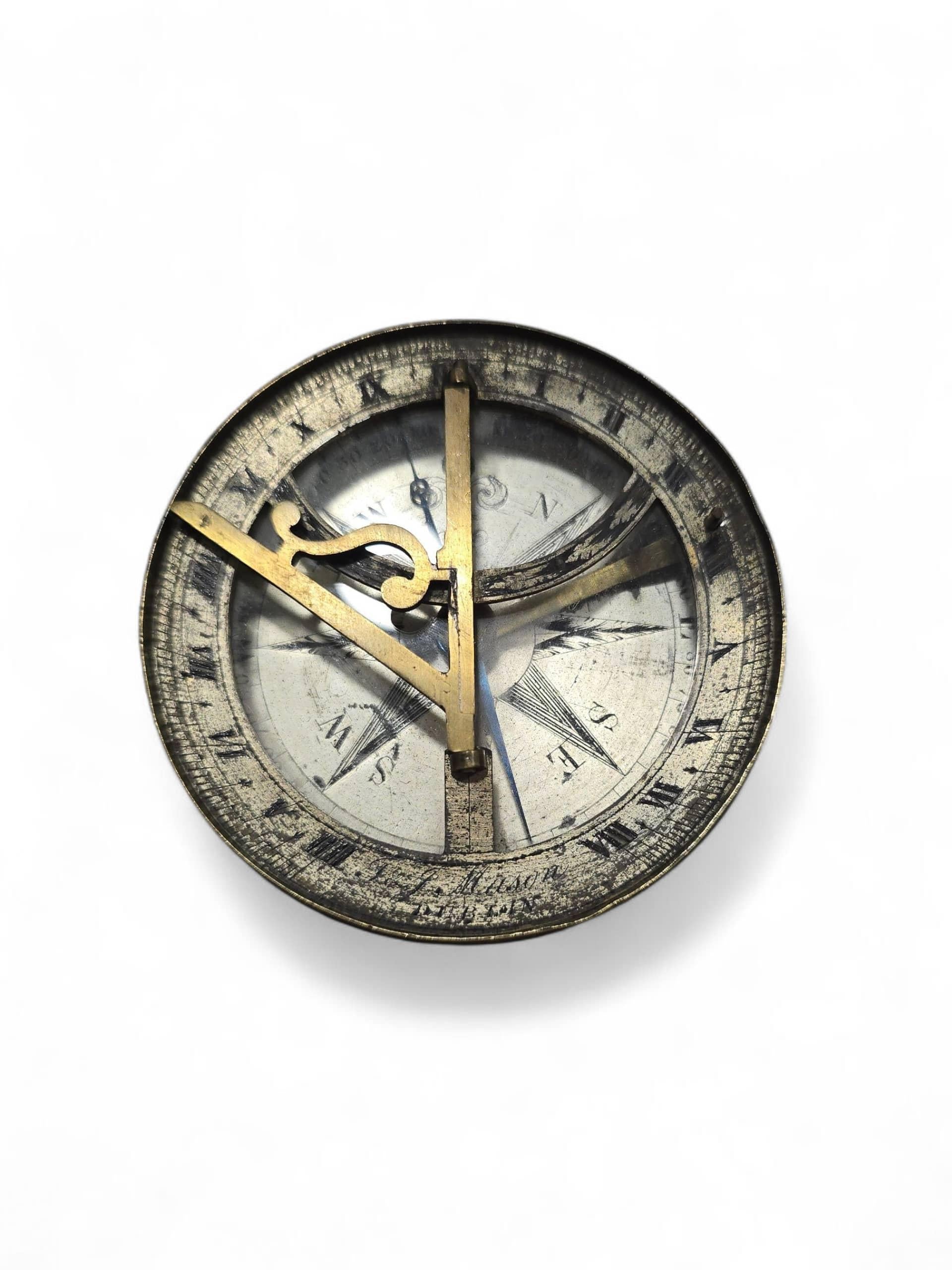 Cadran solaire portatif en laiton argenté du 19e siècle signé 