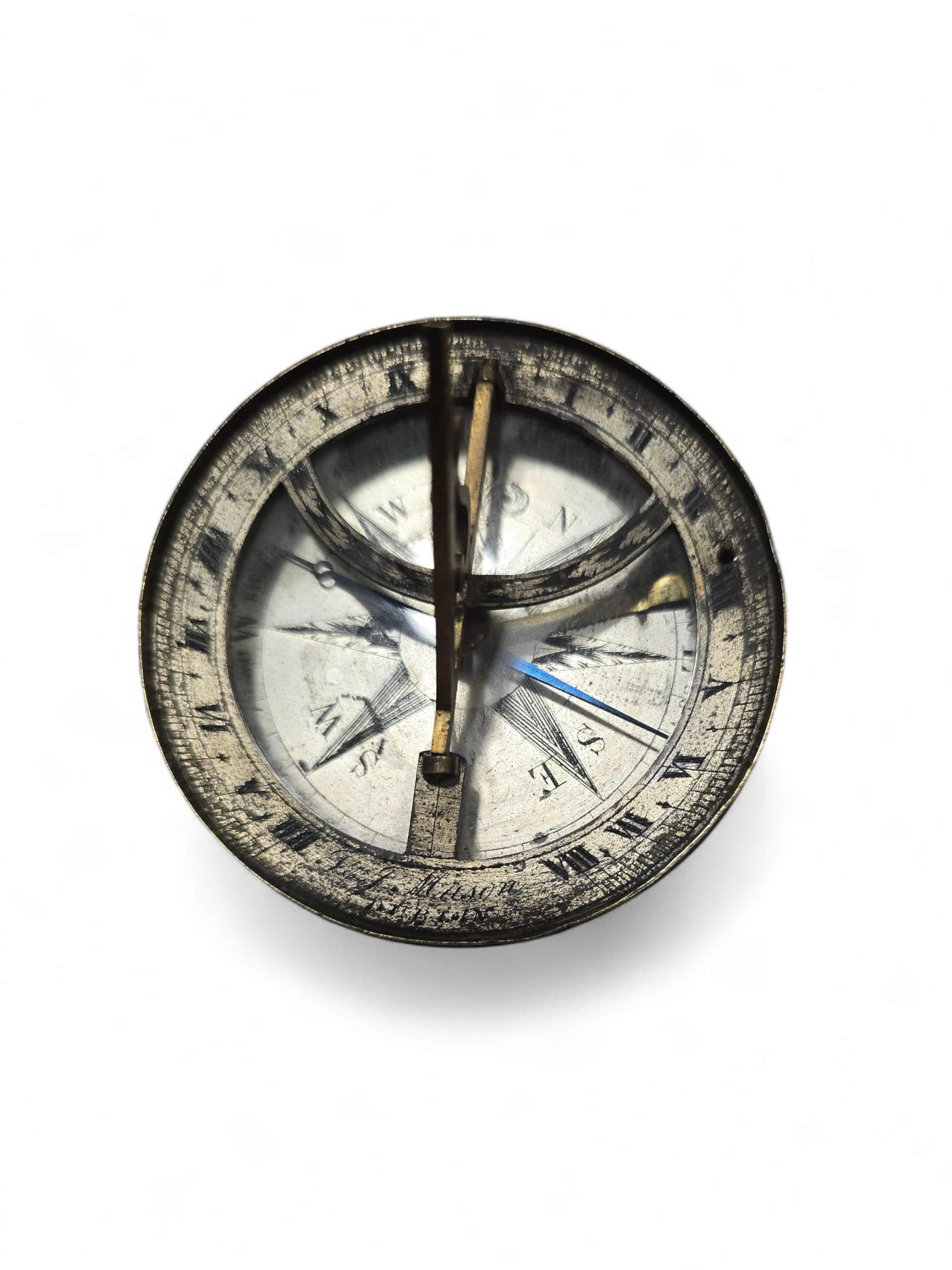 Début du XIXe siècle Cadran solaire portatif en laiton argenté du 19e siècle signé 