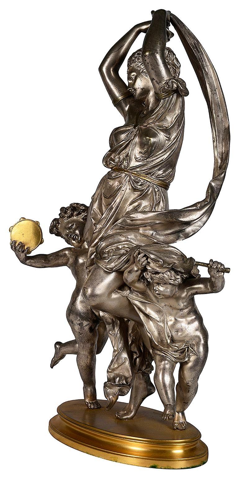 Mère et enfants dansant en bronze argenté du 19ème siècle. Par transporteur en vente 1