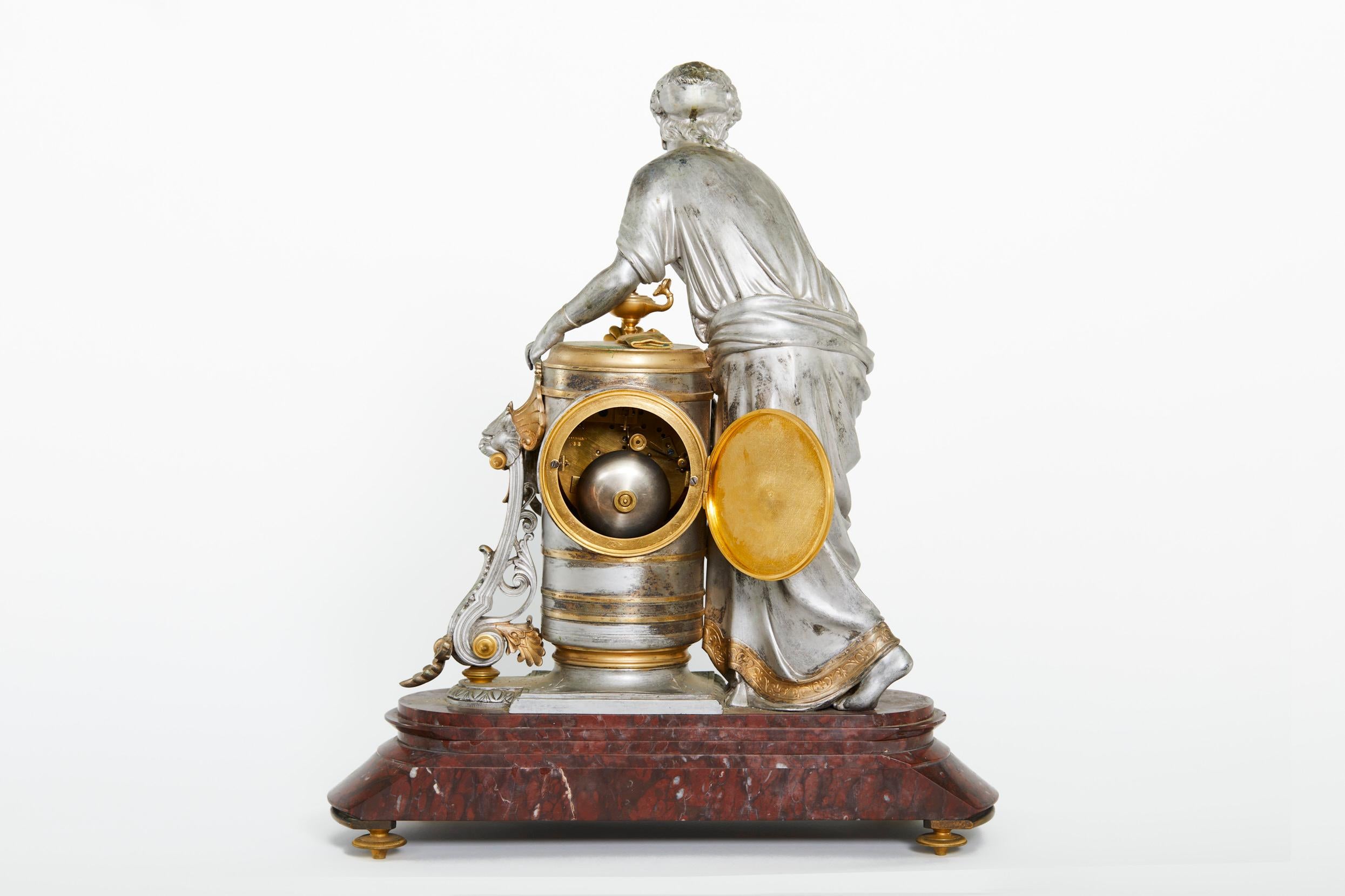 Ensemble de garnitures d'horloge en bronze argenté et marbre rouge du 19ème siècle en vente 5