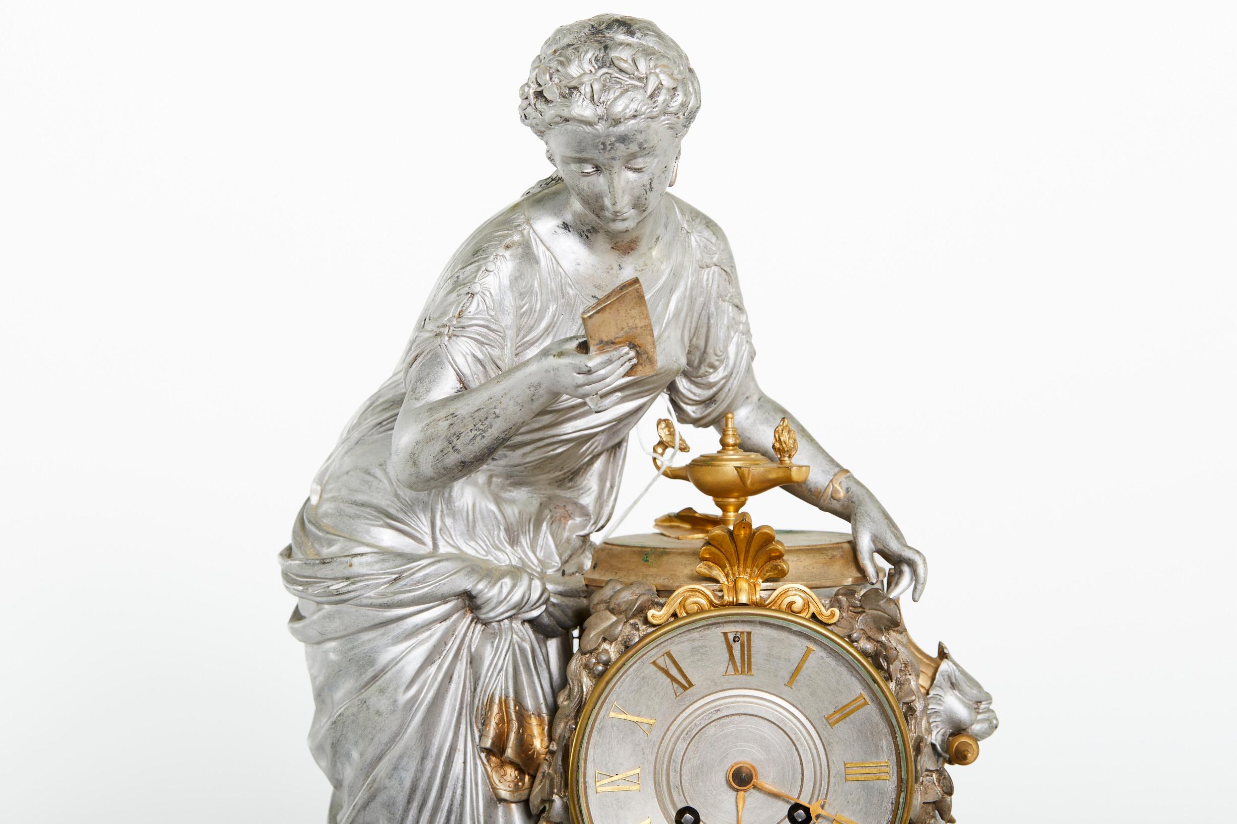 Louis XVI Ensemble de garnitures d'horloge en bronze argenté et marbre rouge du 19ème siècle en vente
