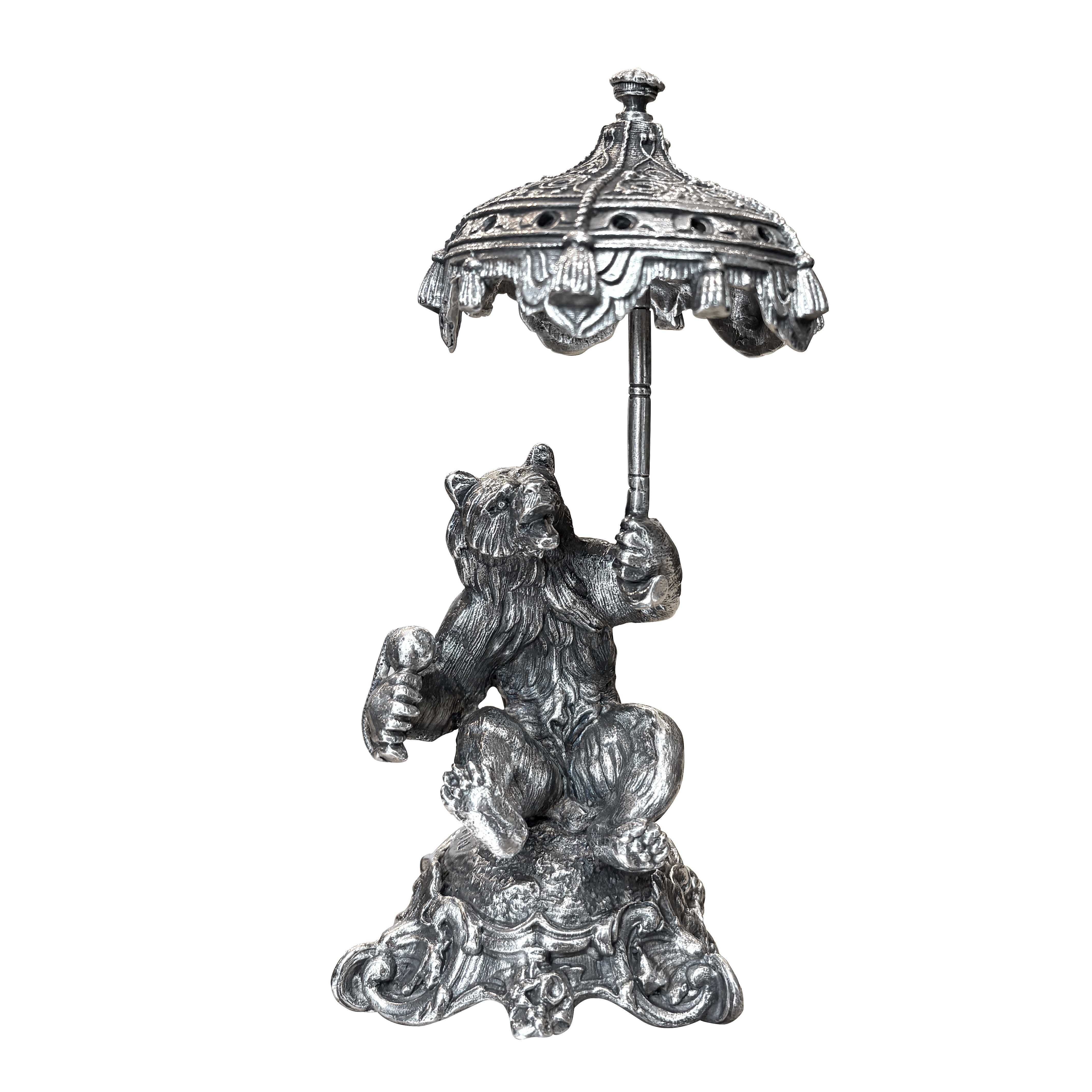 Escultura de bronce plateado del siglo XIX, Oso con paraguas, firmada Fratin Francés en venta