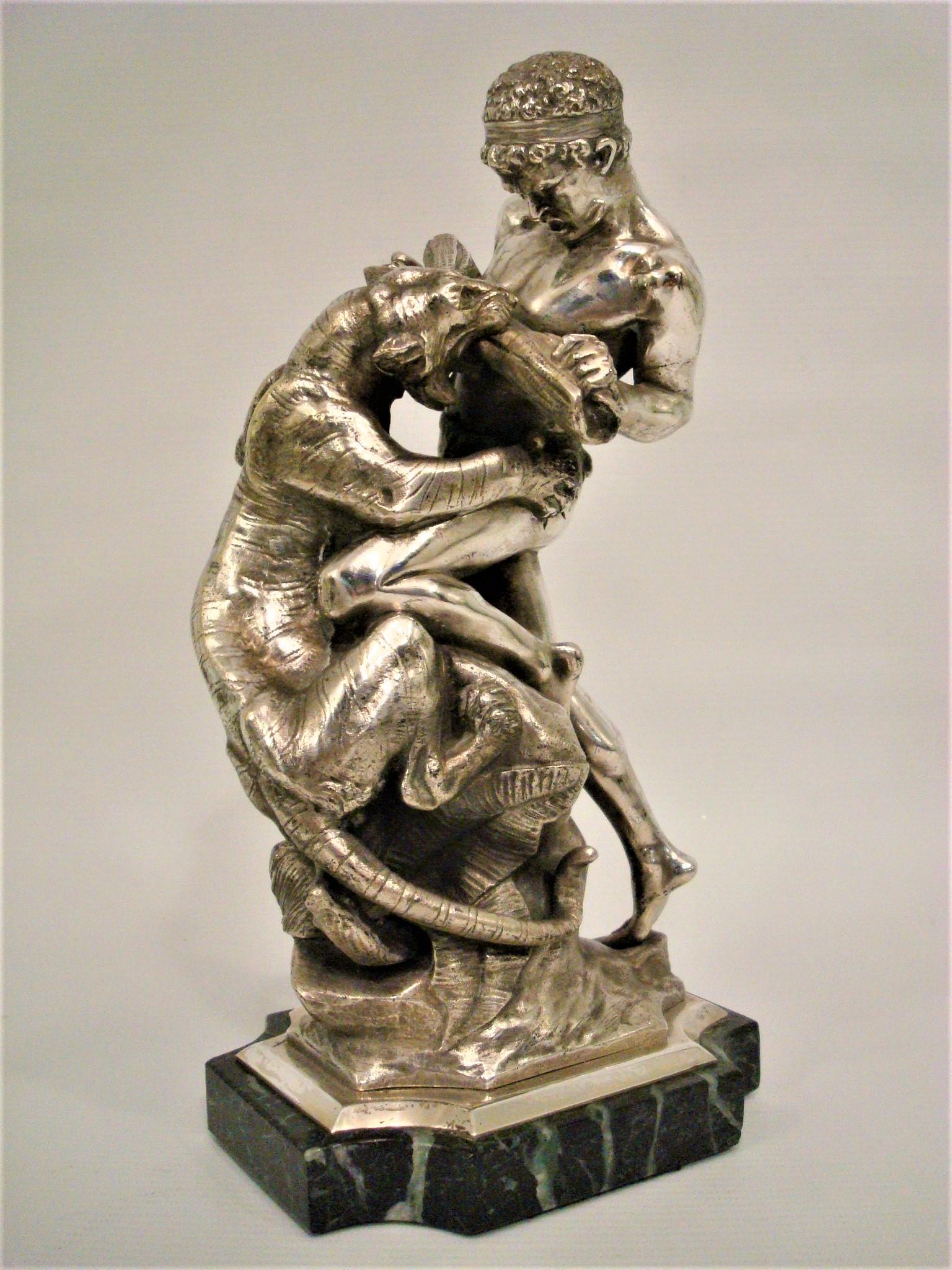 Edouard Drouot (1859-1945), La Lutte pour la Vie, sculpture en bronze argenté et marbre vert.
Signé 