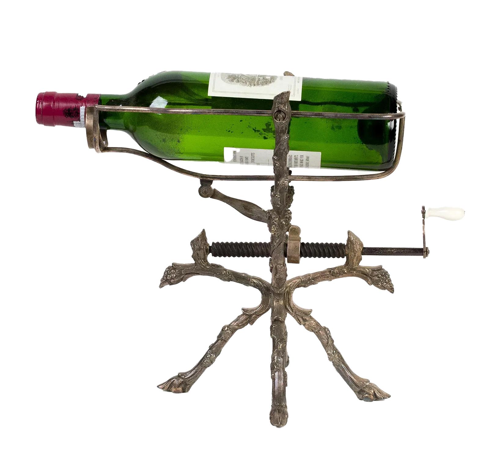 Berceau à vin / machine à décanter en bronze argenté du XIXe siècle à motif de vigne en vente 4