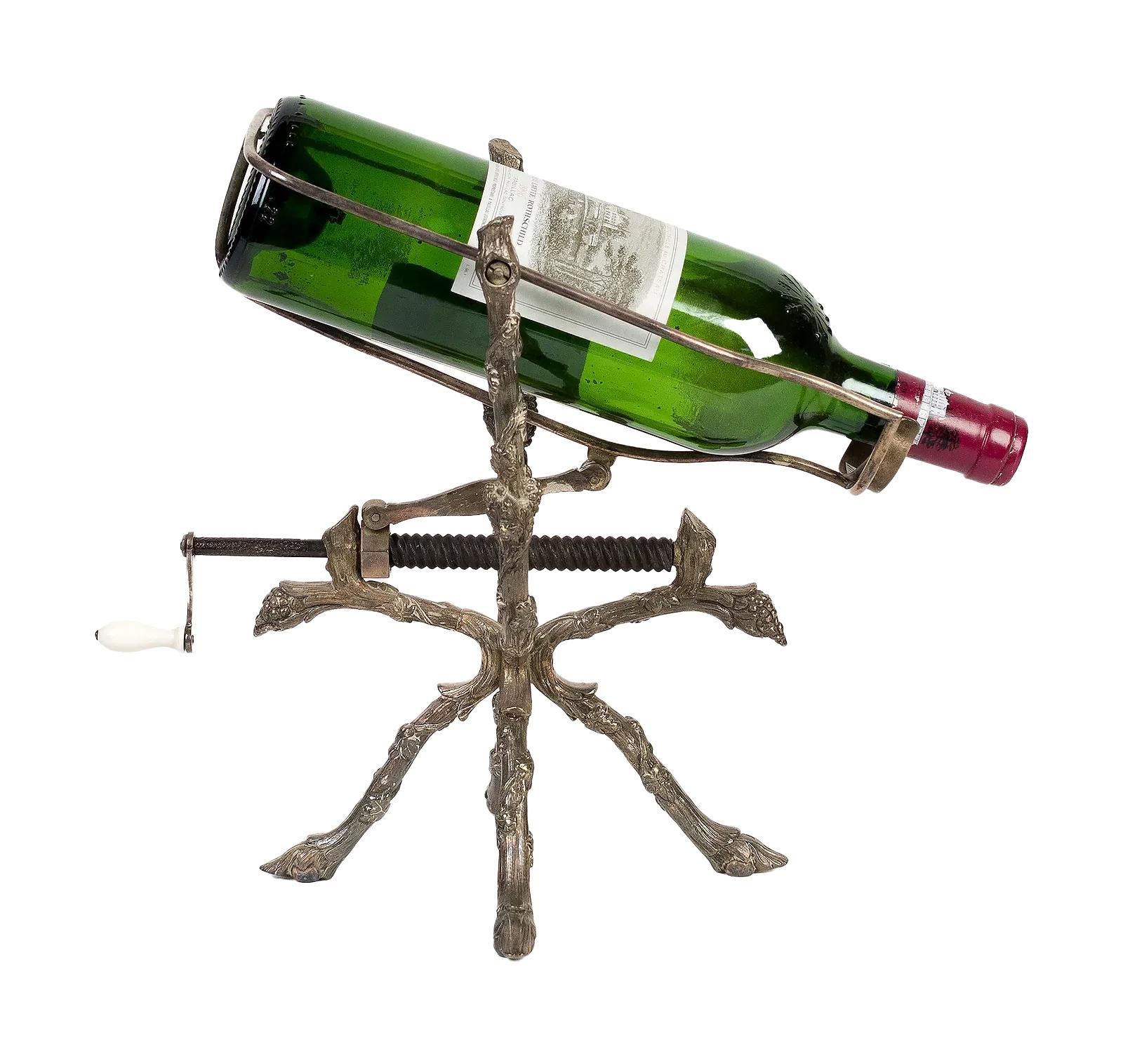 Berceau à vin / machine à décanter en bronze argenté du XIXe siècle à motif de vigne en vente 6