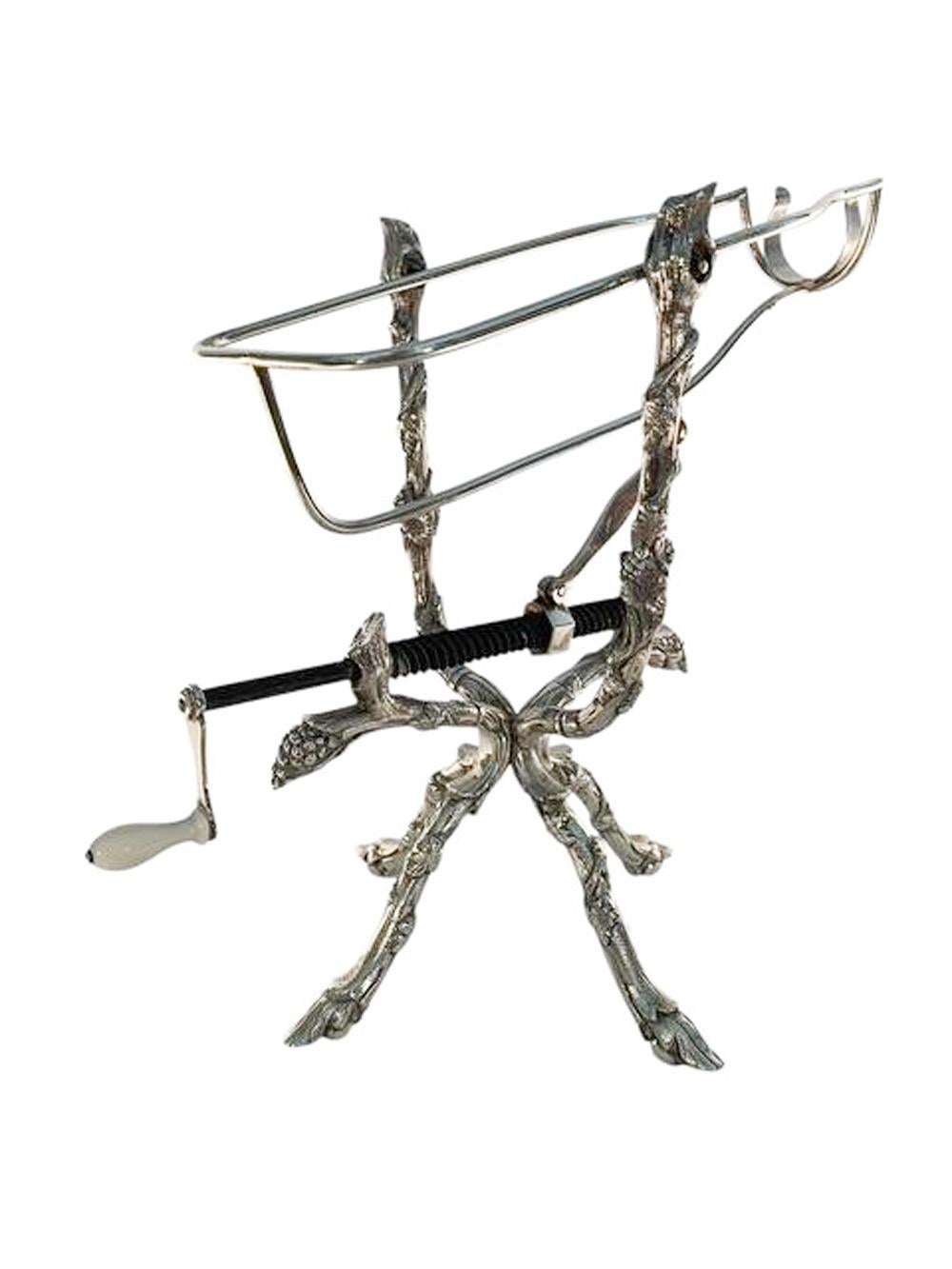 Berceau à vin / machine à décanter en bronze argenté du XIXe siècle à motif de vigne Bon état - En vente à Chapel Hill, NC