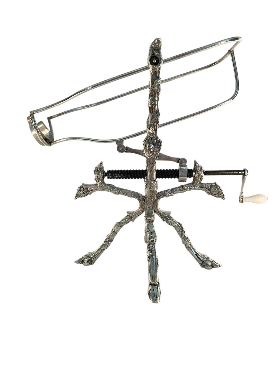 Berceau à vin / machine à décanter en bronze argenté du XIXe siècle à motif de vigne en vente 2