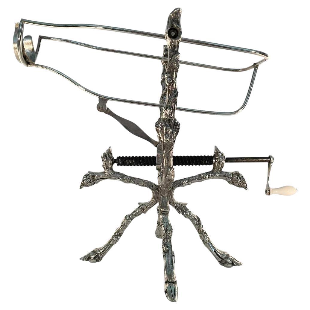 Berceau à vin / machine à décanter en bronze argenté du XIXe siècle à motif de vigne en vente