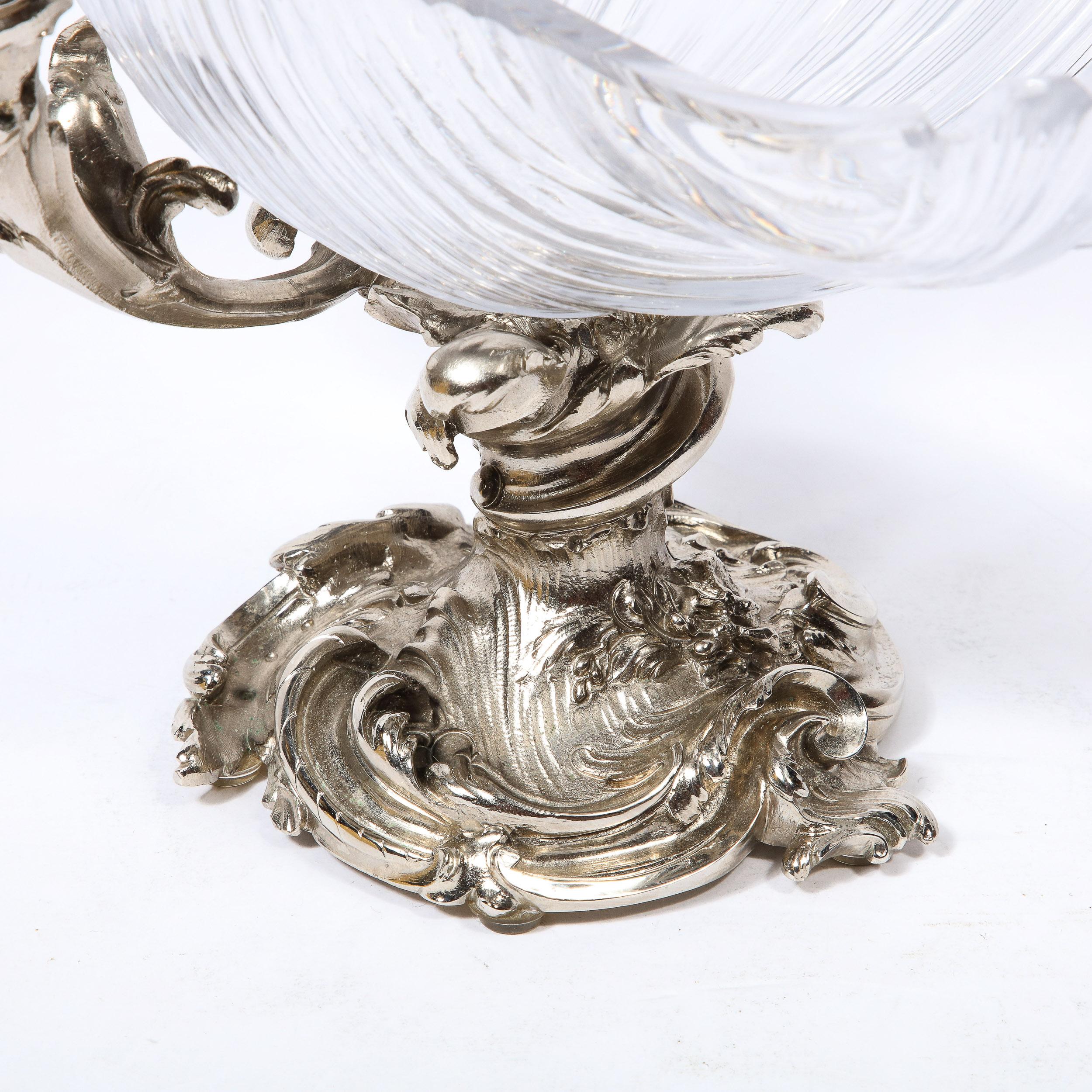 Bol en forme de coquille stylisé sur pied en bronze doré argenté du 19ème siècle par Les Freres en vente 2