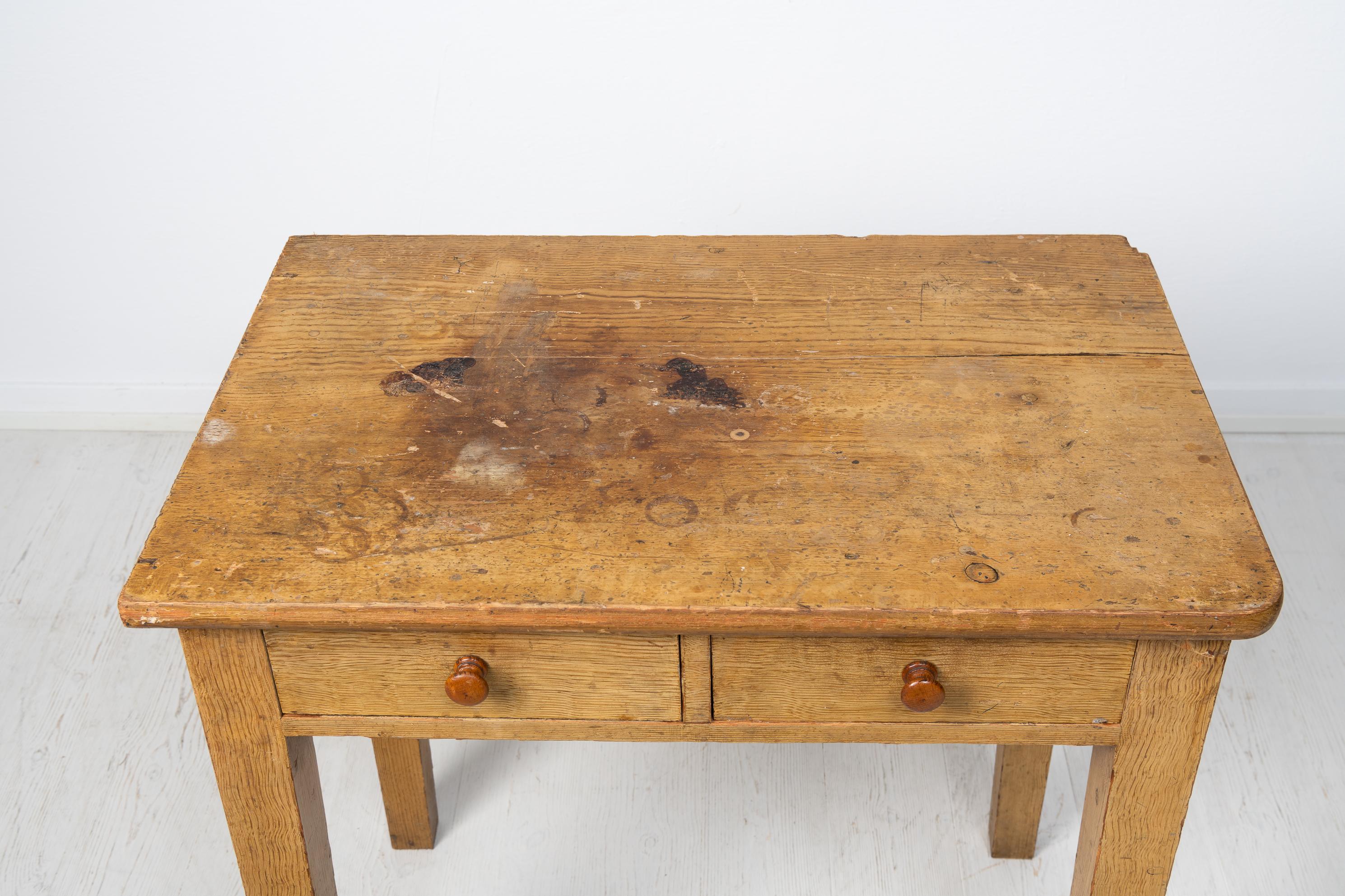 19th Century Simple Swedish Faux Paint Side Table For Sale 1