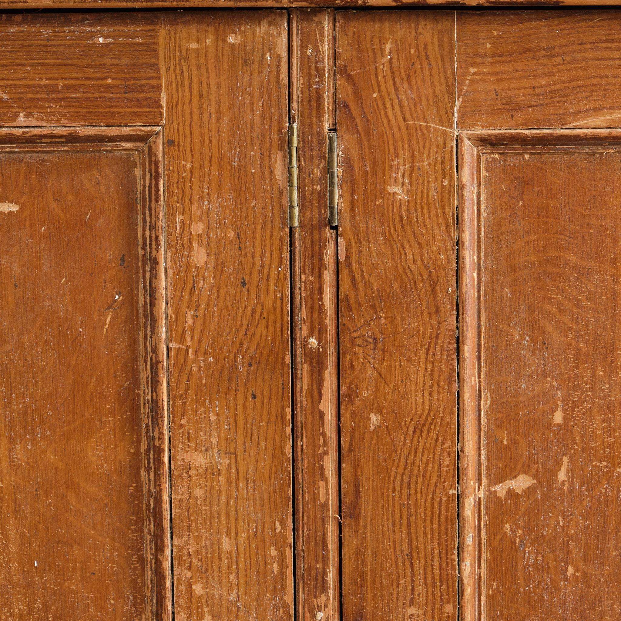 Base de commode du 19e siècle en simili Oak gratté à sec en vente 4