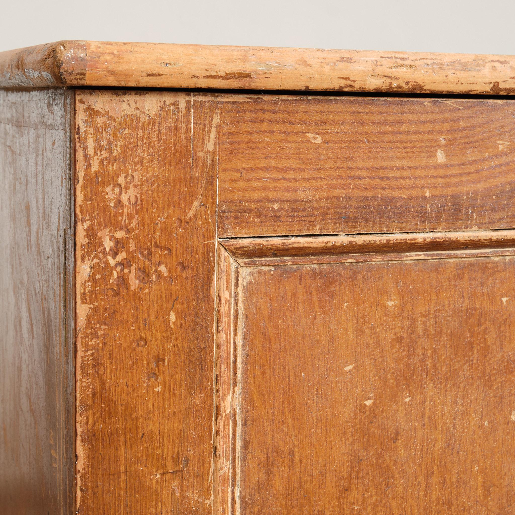 Base de commode du 19e siècle en simili Oak gratté à sec en vente 5