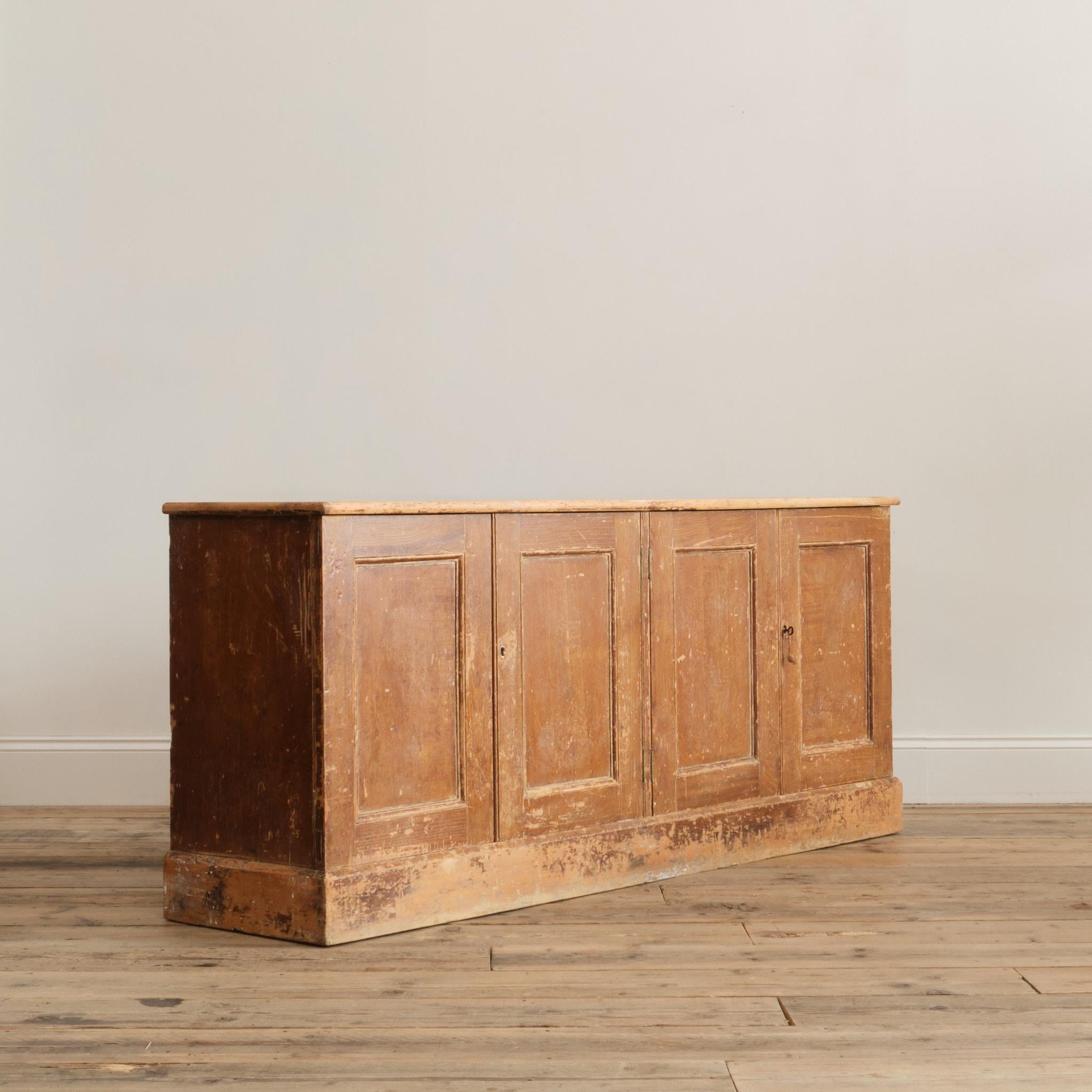 XIXe siècle Base de commode du 19e siècle en simili Oak gratté à sec en vente