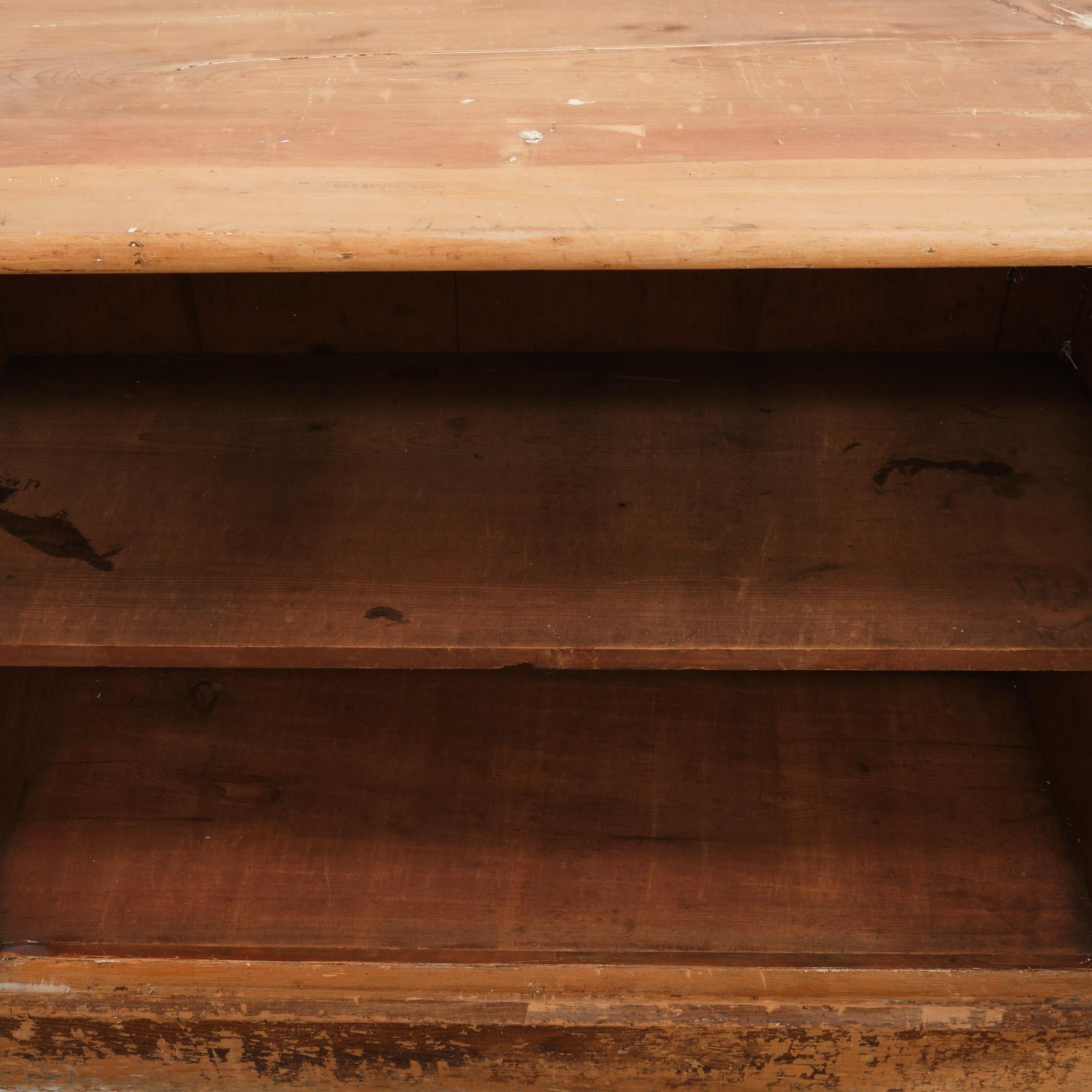Base de commode du 19e siècle en simili Oak gratté à sec en vente 1
