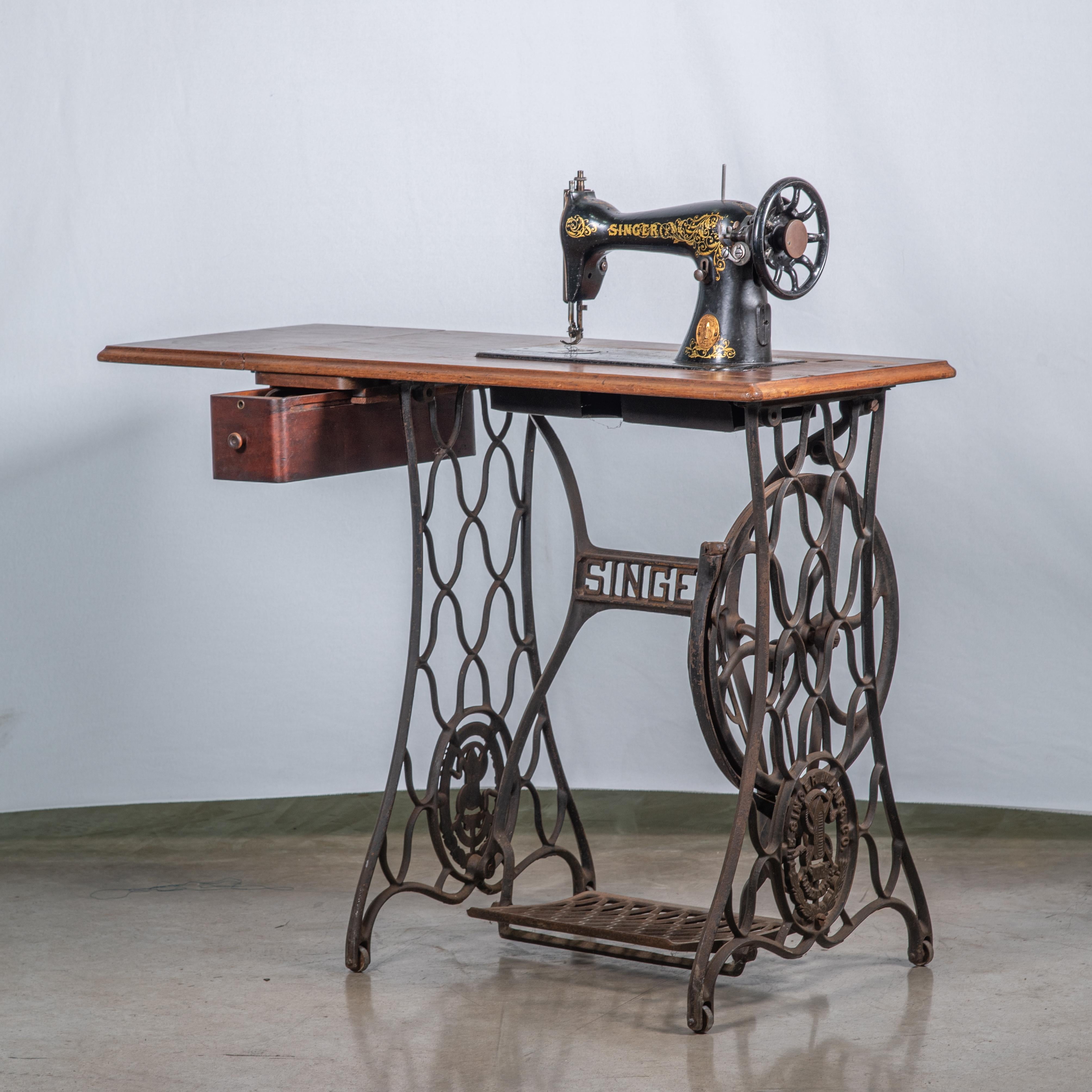 Machine à coudre Singer du 19ème siècle Bon état - En vente à San Antonio, TX