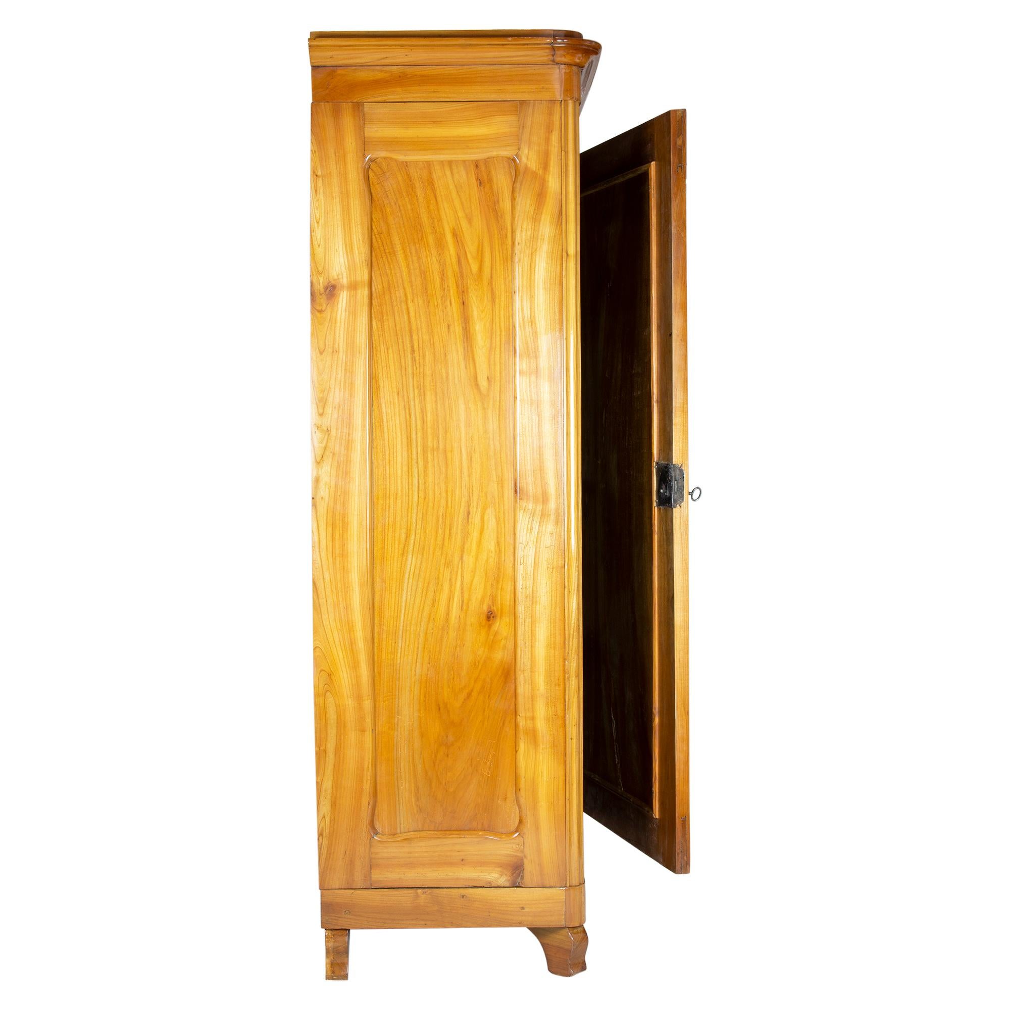 Autrichien Armoire viennoise Biedermeier du 19ème siècle à une porte unique en merisier en vente