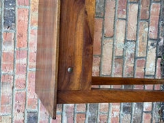 Tavolino francese a un cassetto del XIX secolo