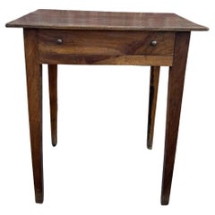 Tavolino francese a un cassetto del XIX secolo