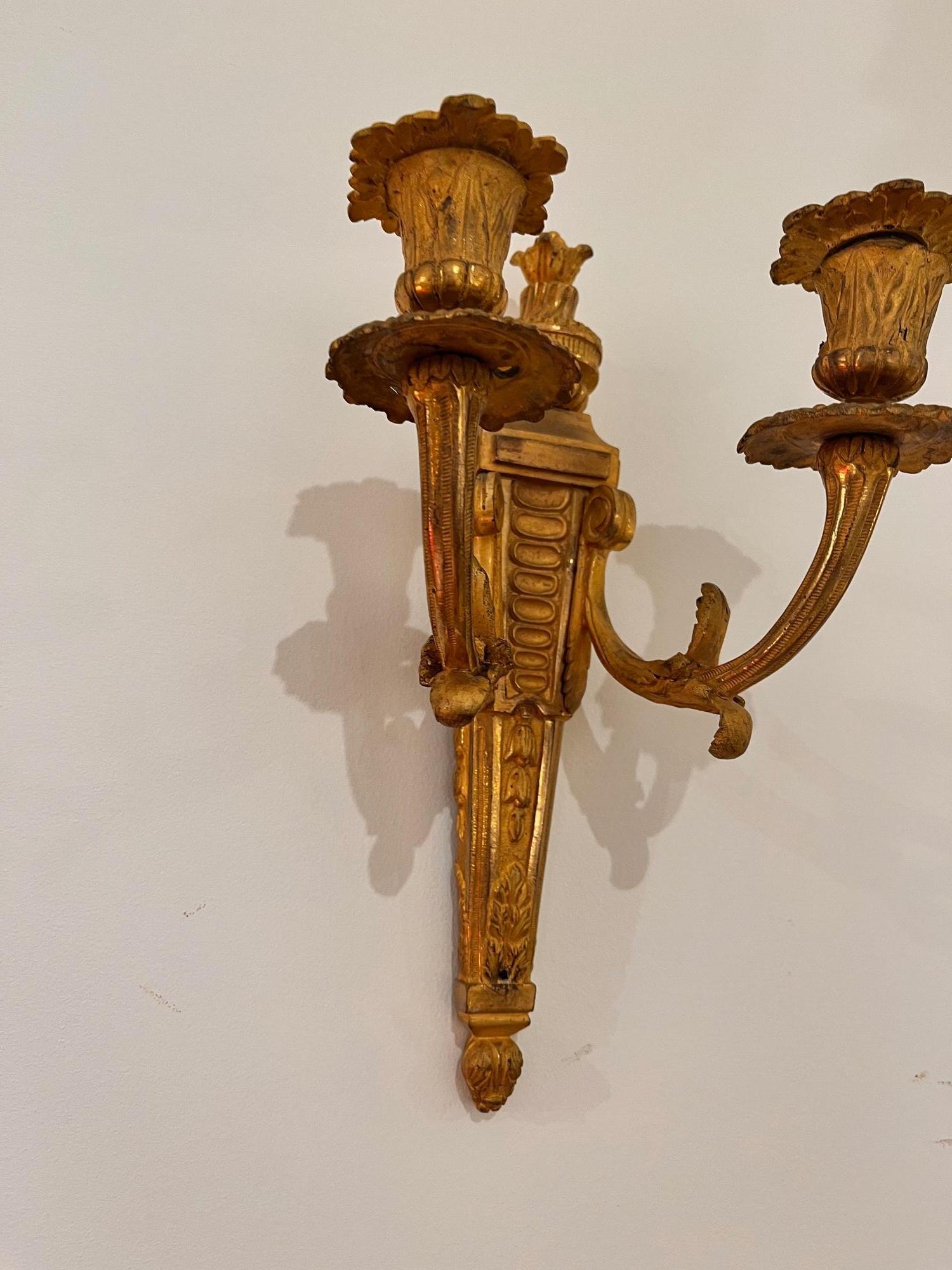 19. Jahrhundert Französisch vergoldete Bronze zwei-Kerze Wandleuchter Louis XVI Stil. im Angebot 4