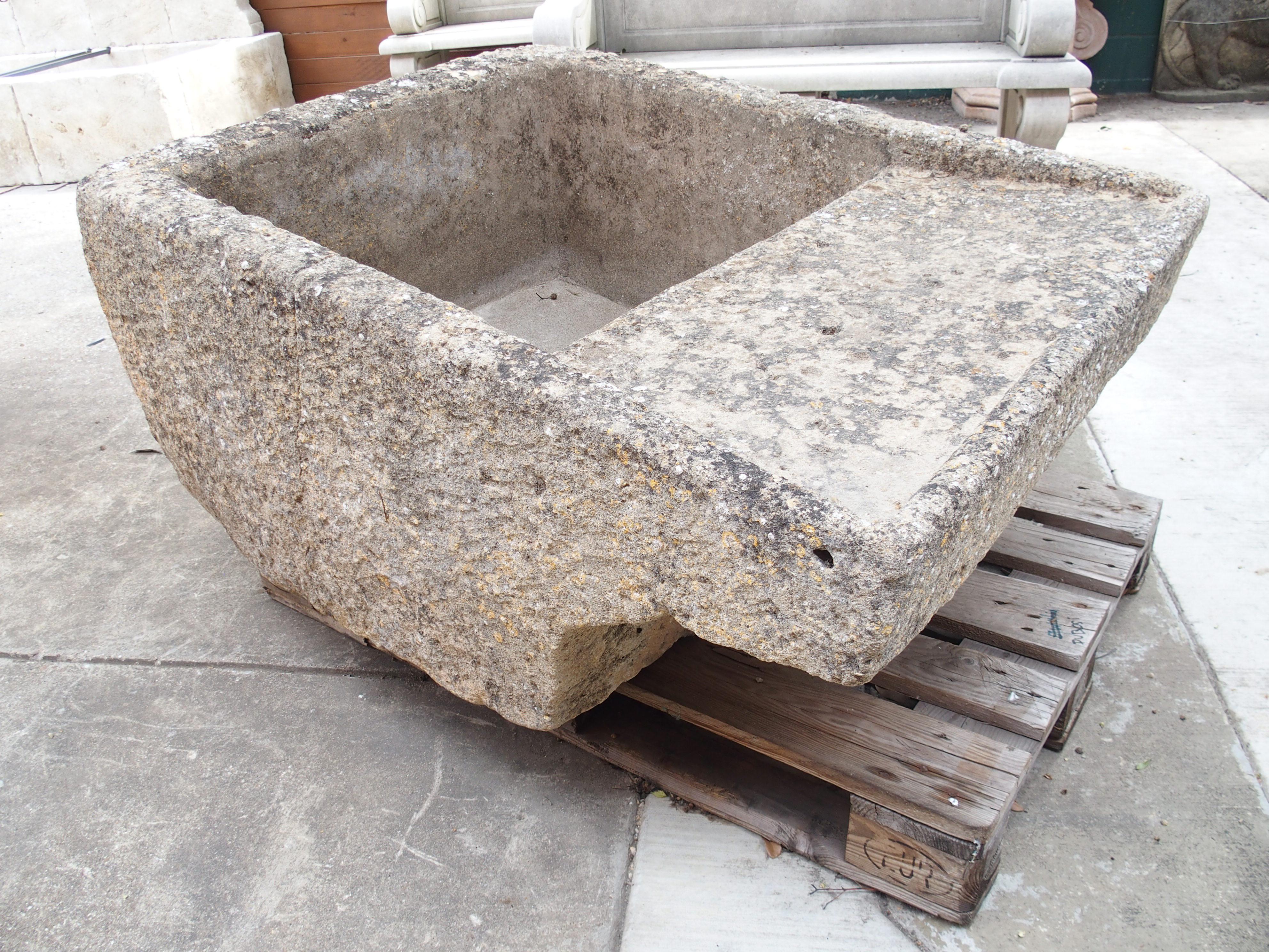 Lavoir à bloc en pierre calcaire du 19e siècle, Bourgogne, France en vente 10