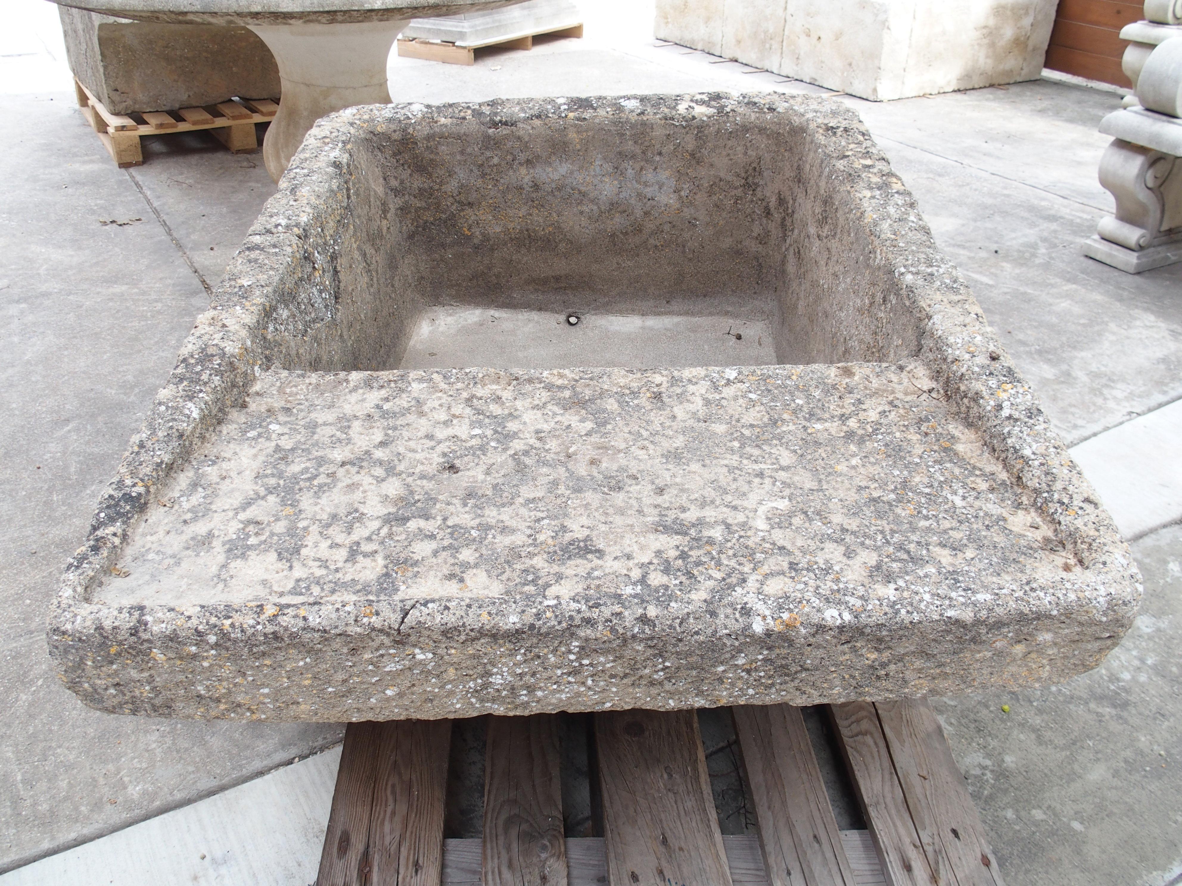 Lavoir à bloc en pierre calcaire du 19e siècle, Bourgogne, France en vente 2