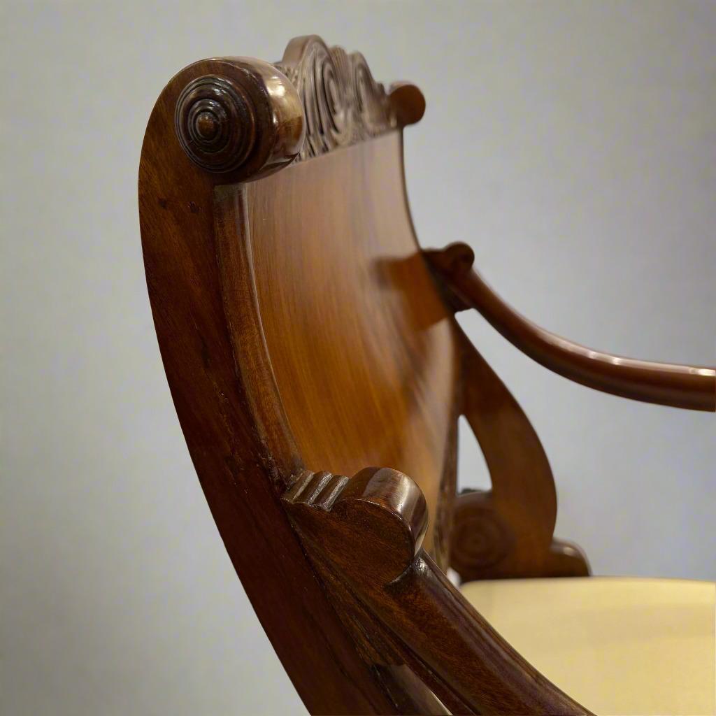 Fauteuil néoclassique simple du XIXe siècle, Russie en vente 1