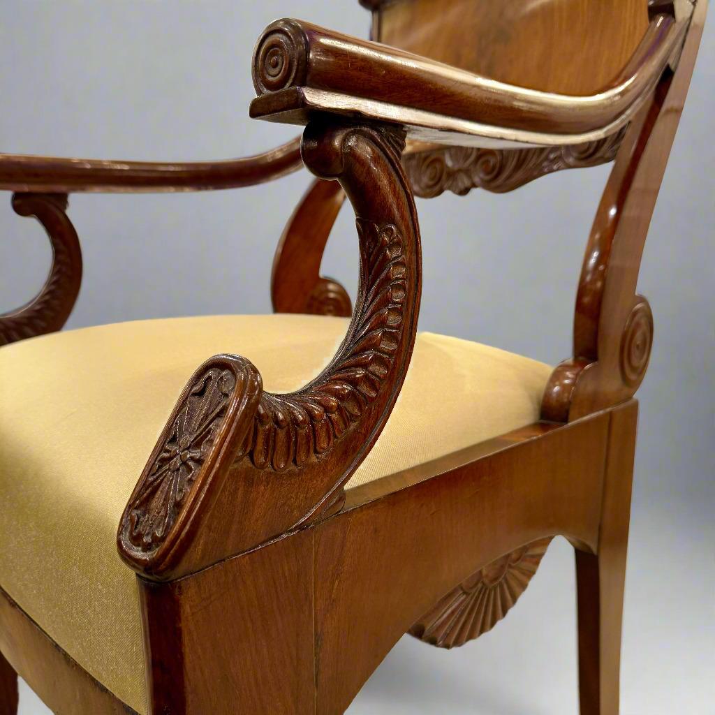 Fauteuil néoclassique simple du XIXe siècle, Russie en vente 2