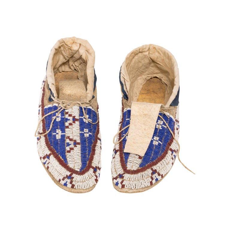 Native American 19th Century Sioux Beaded Moccasins For Sale