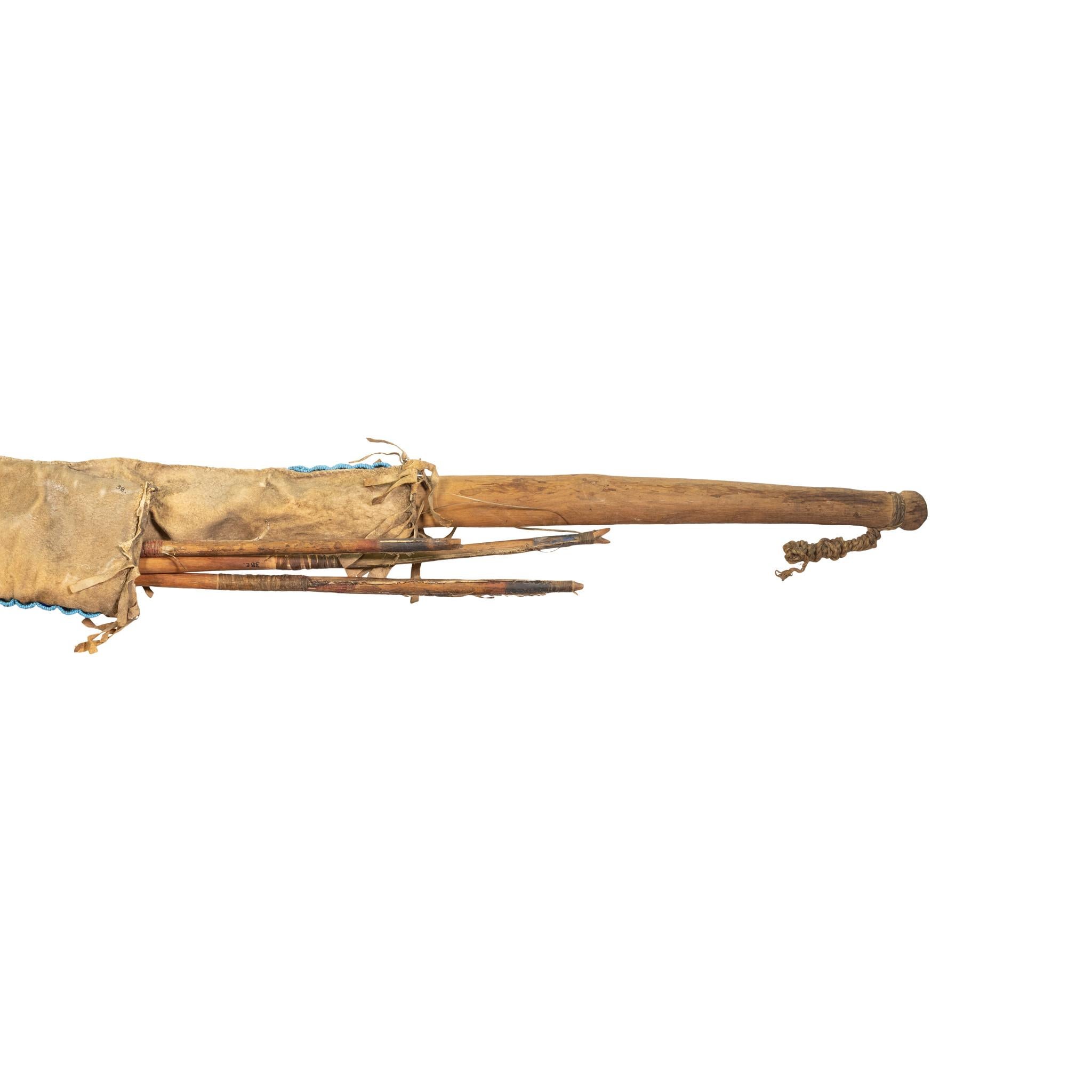 Arc sioux du 19e siècle, flèches et étui à carquois en perles Bon état - En vente à Coeur d'Alene, ID