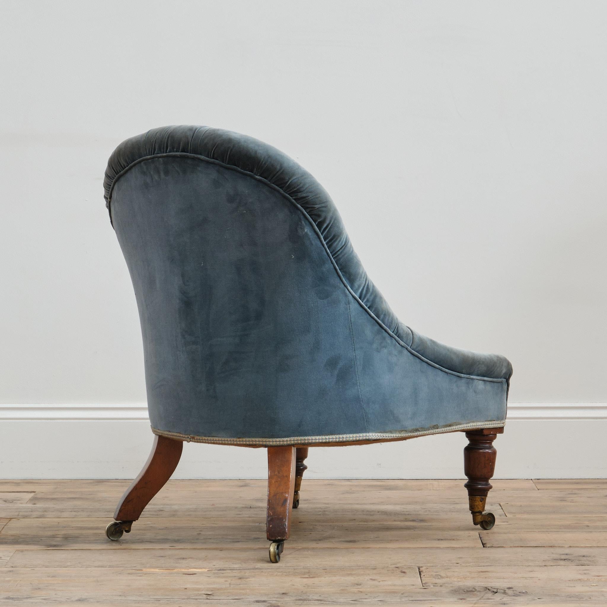 Noyer Chaise à pantoufles du XIXe siècle à la manière de Brisk One en vente
