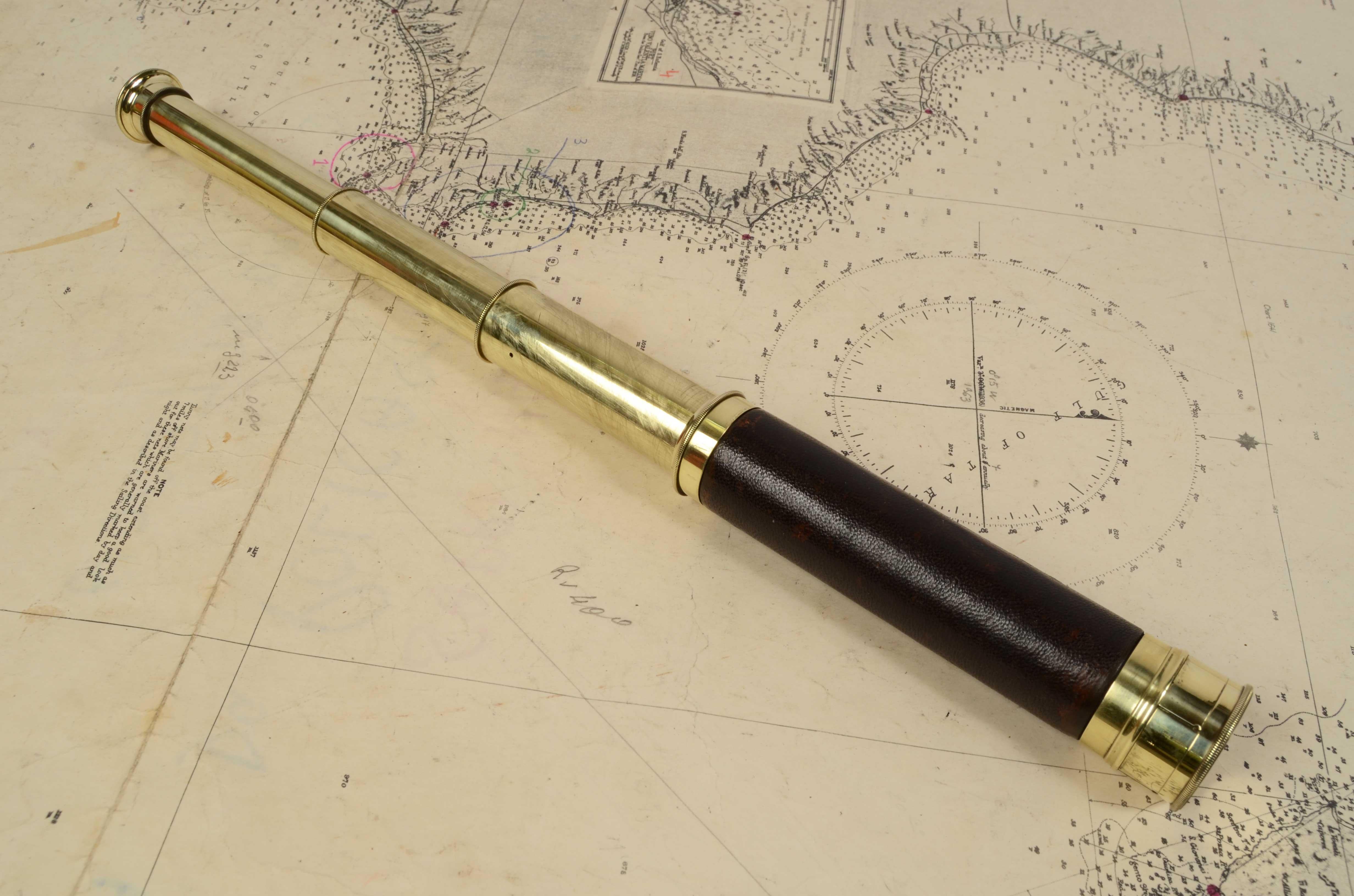 19th Century Small Brass French Telescope Antique Nautical Navigation Objects In Good Condition In Milan, IT