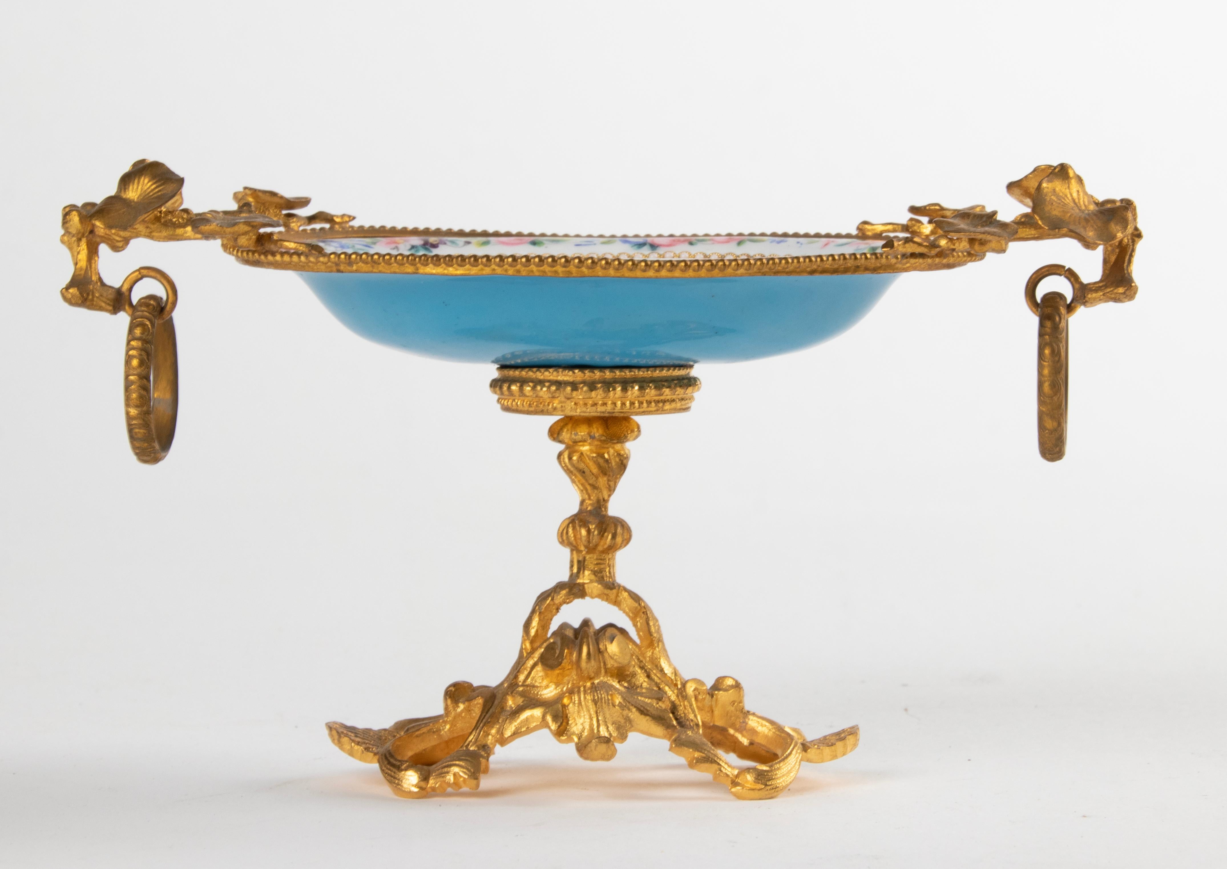 Elegant small footed dish. Made of gilded bronze and enamel, hand painted. In good condition. 