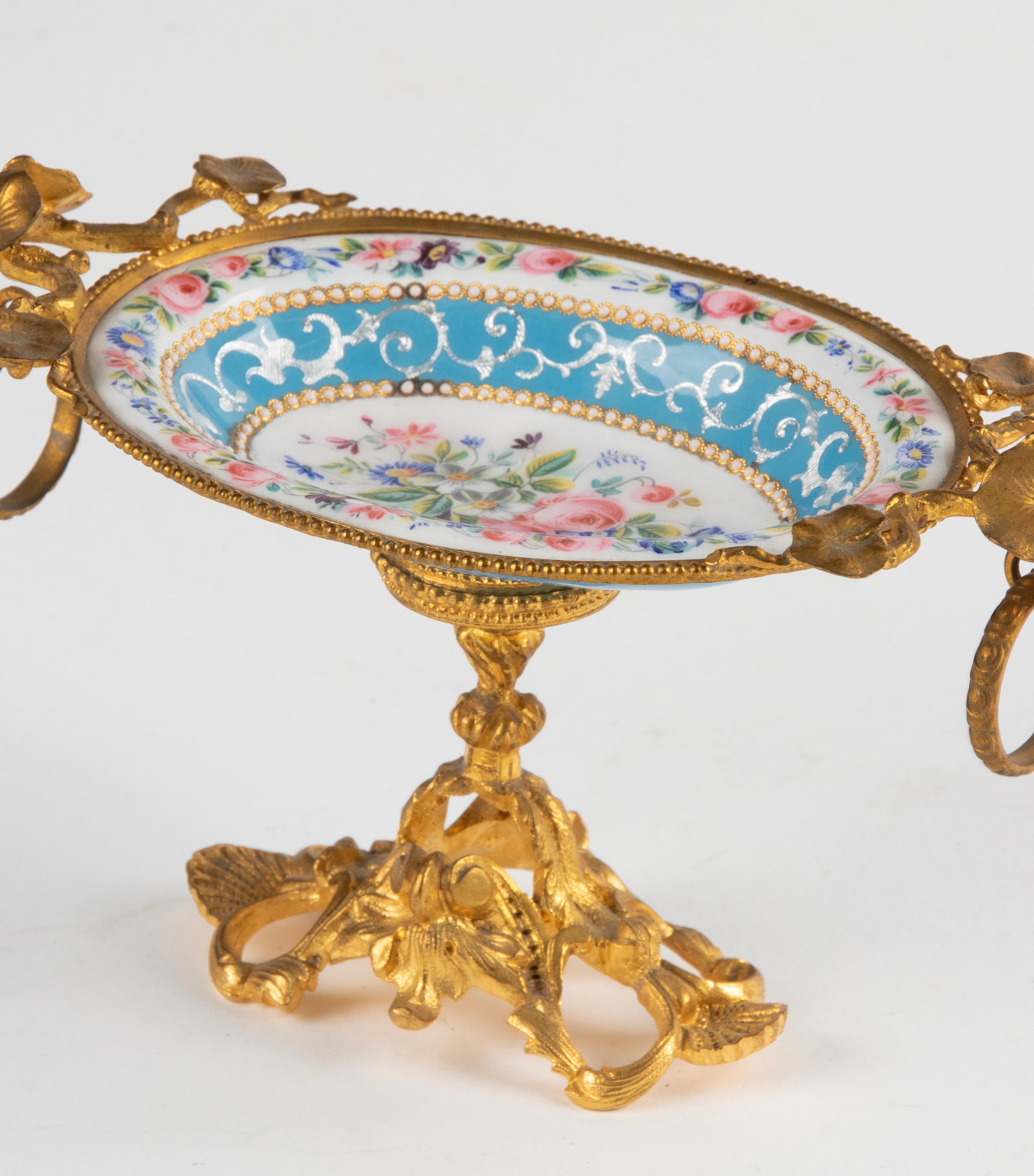 19th Century Small Dish Hand Painted Enamel and Ormolu Bronze In Good Condition For Sale In Casteren, Noord-Brabant