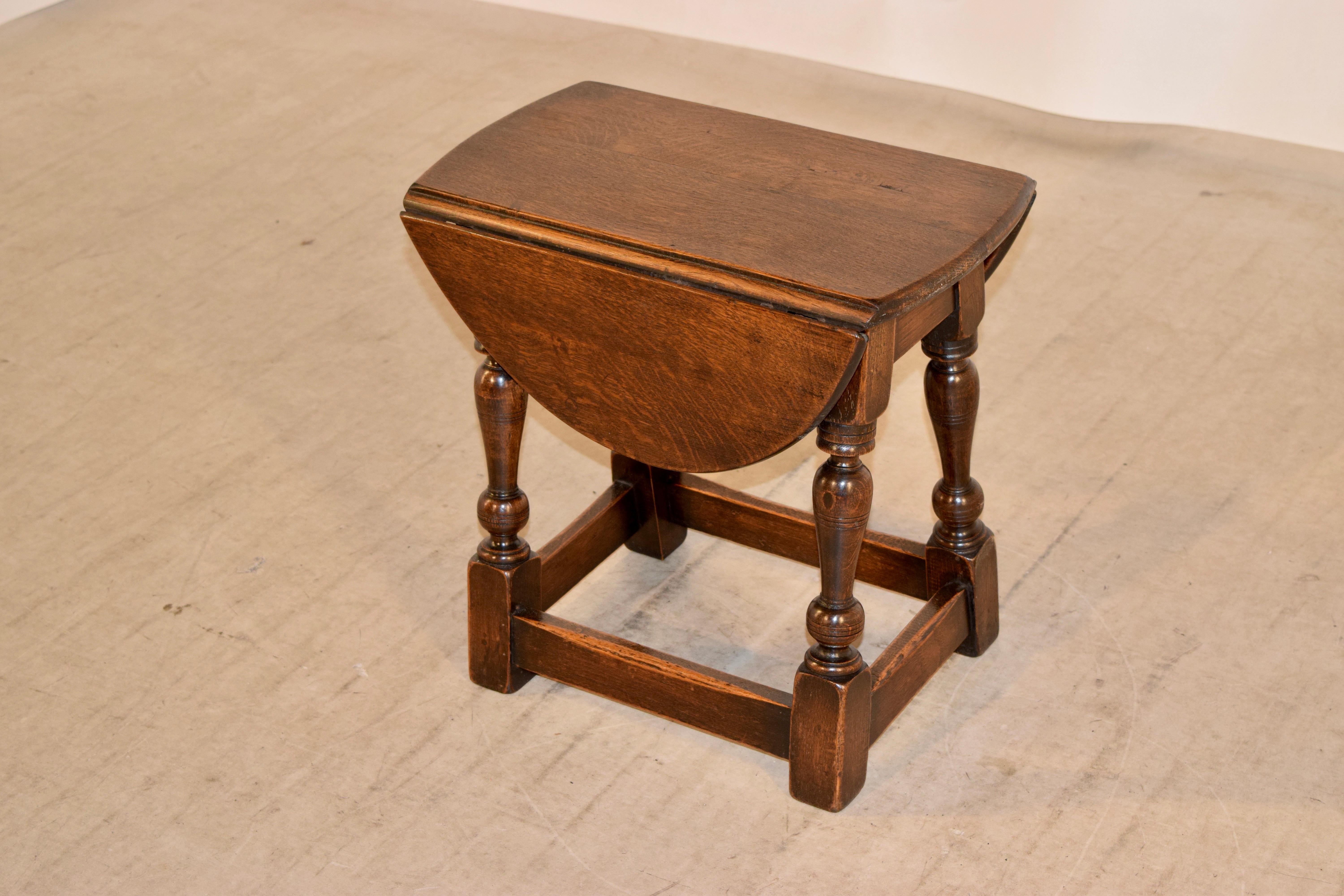 English 19th Century Small Drop-Leaf Table