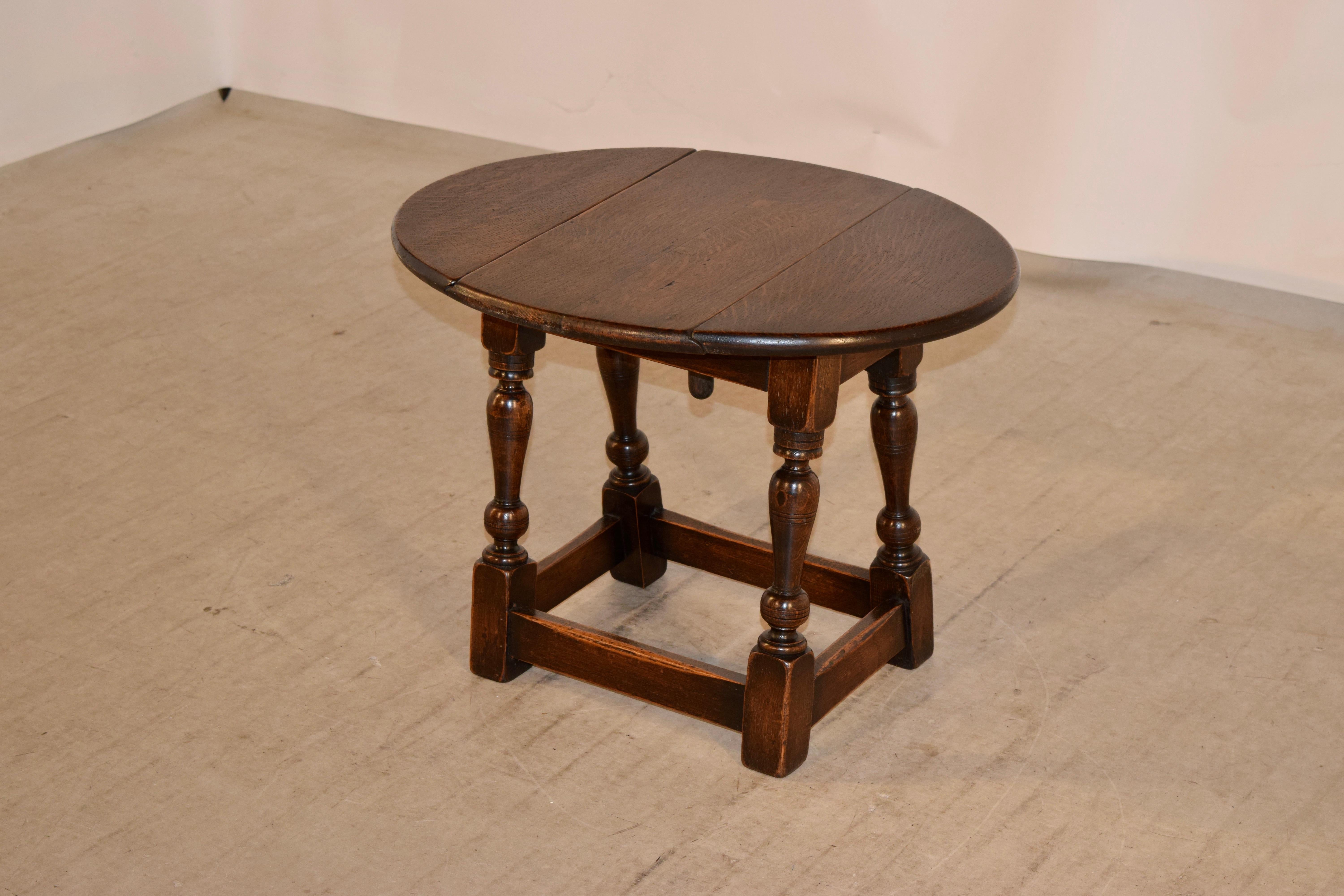 19th Century Small Drop-Leaf Table In Good Condition In High Point, NC