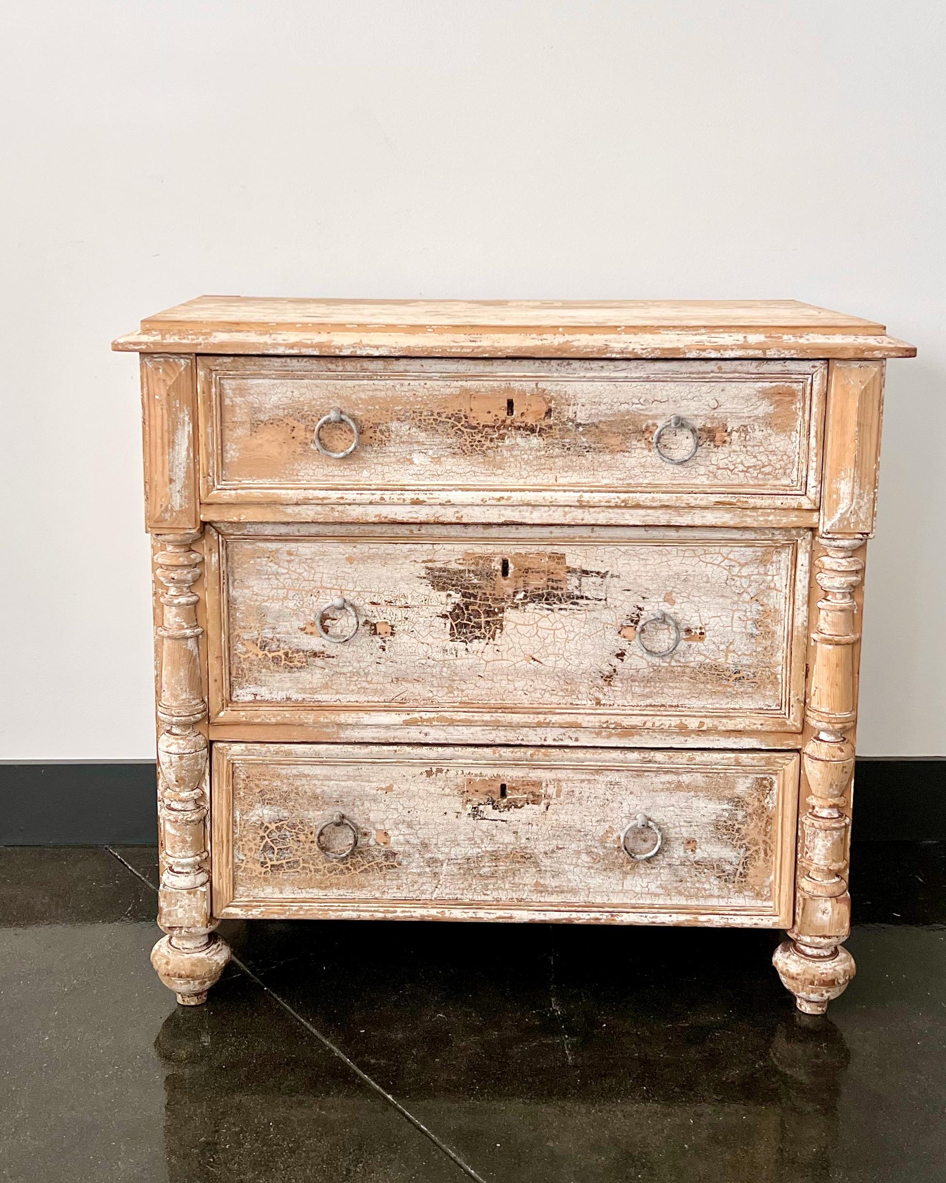19th century Small Dutch Commode In Good Condition For Sale In Charleston, SC