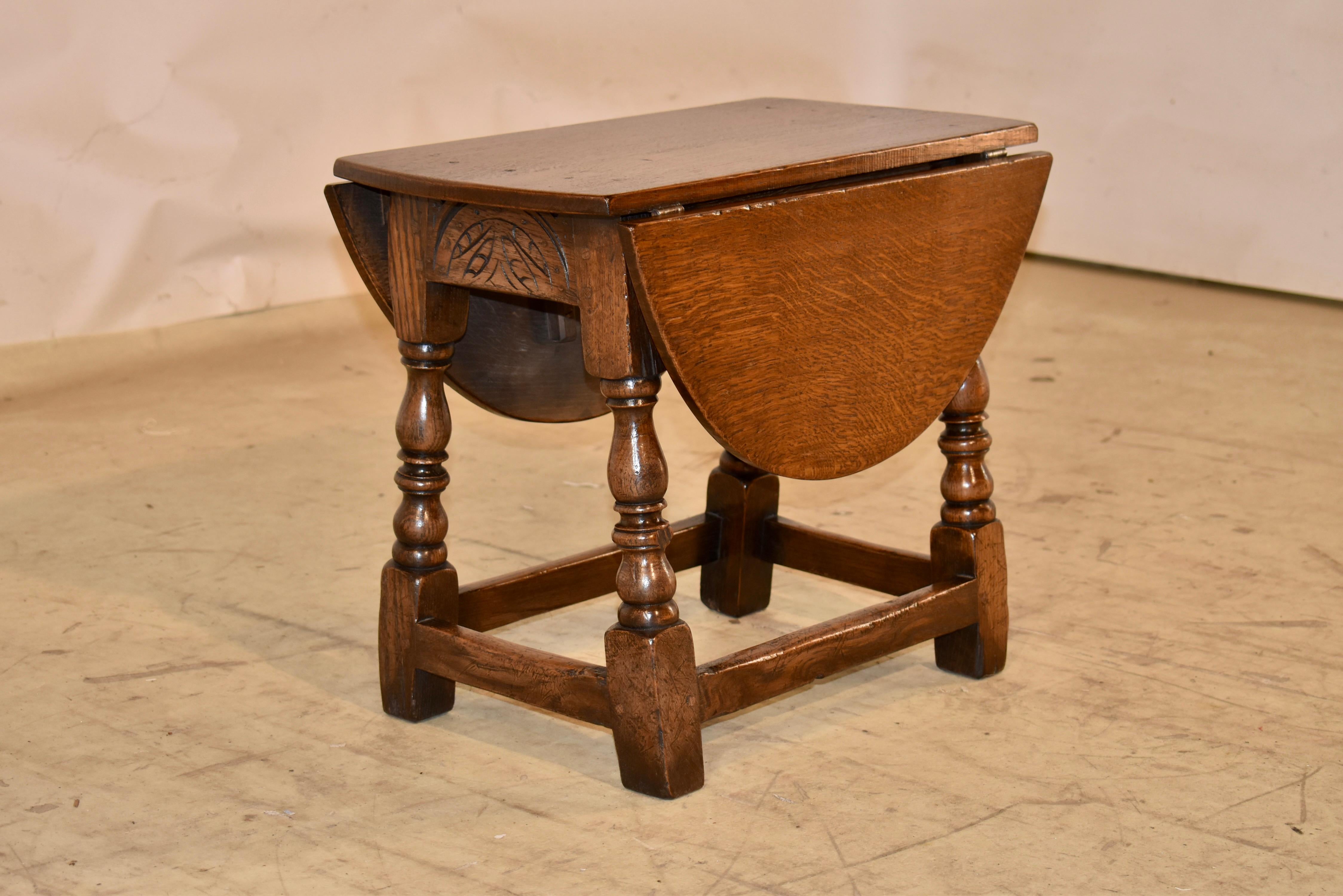 Victorian 19th Century Small English Oak Drop Leaf Table For Sale