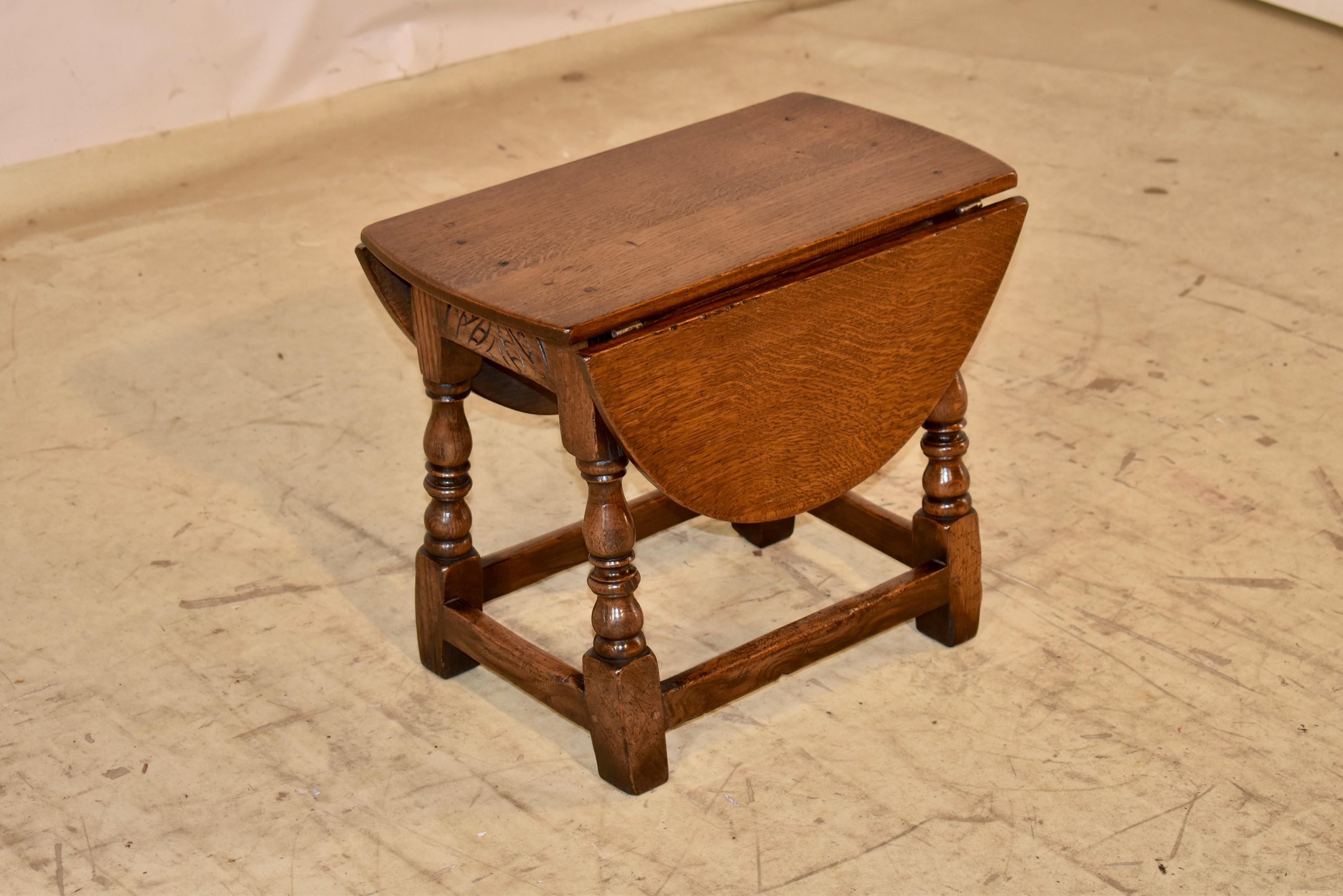 Turned 19th Century Small English Oak Drop Leaf Table For Sale