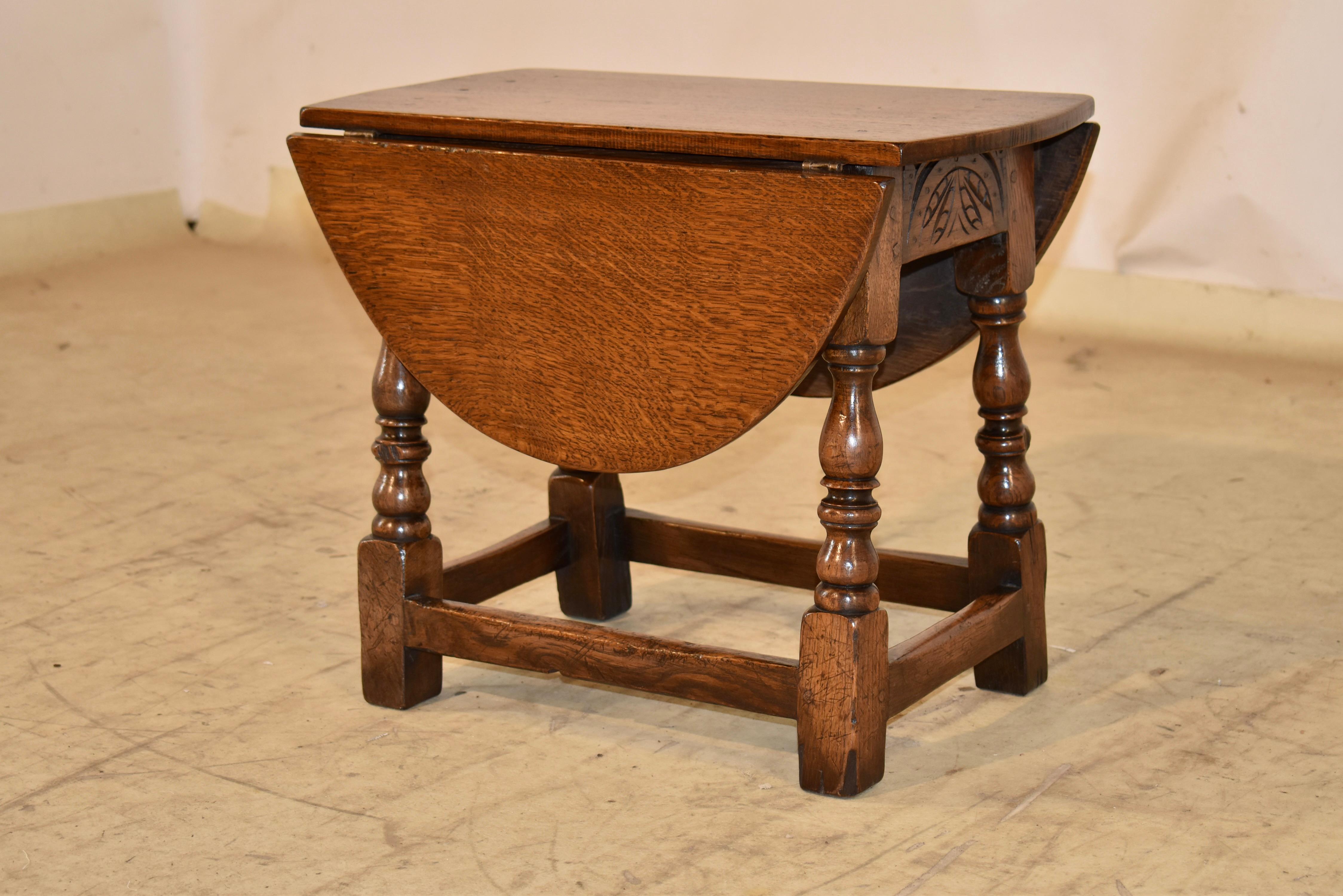 19th Century Small English Oak Drop Leaf Table In Good Condition For Sale In High Point, NC
