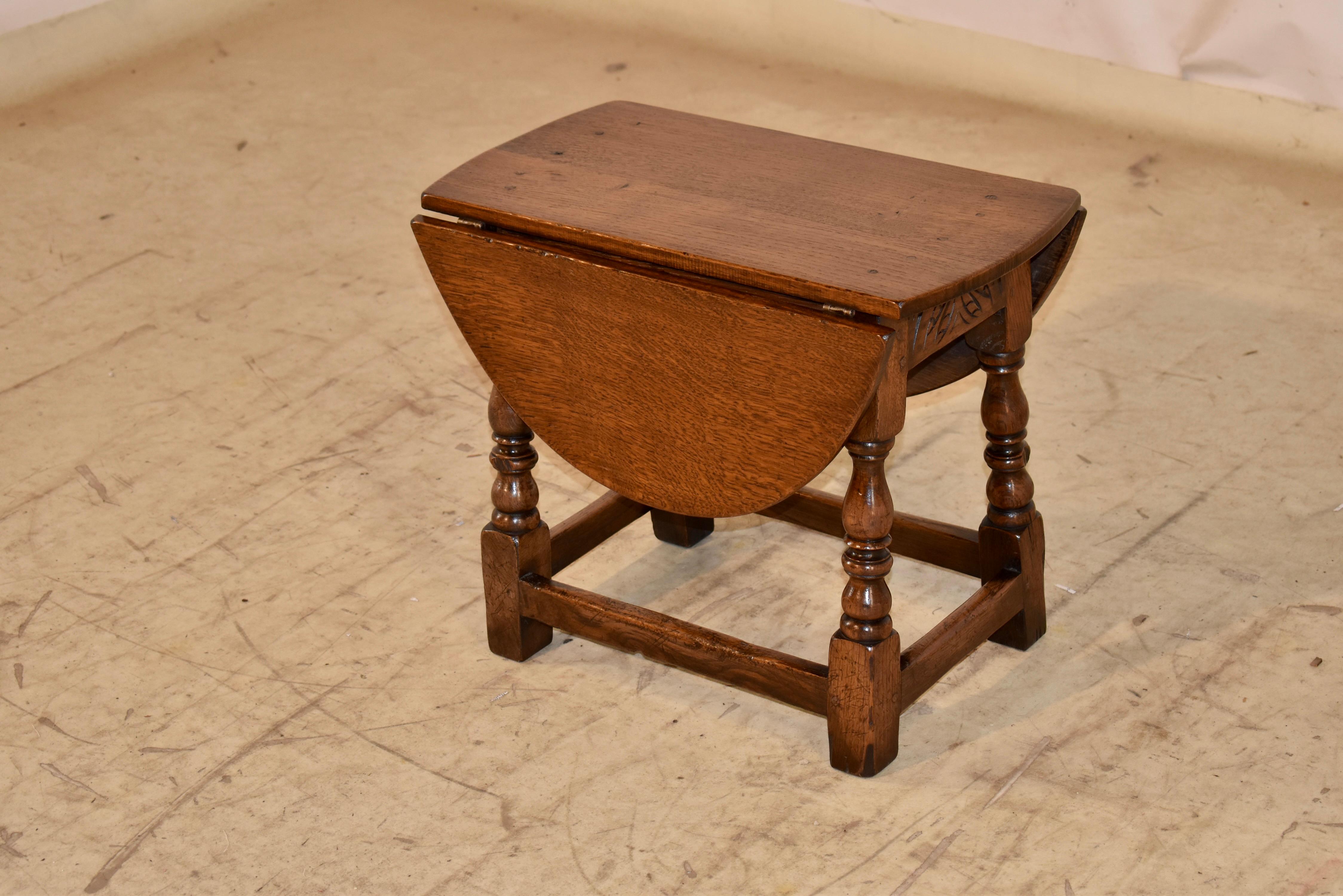 19th Century Small English Oak Drop Leaf Table For Sale 2