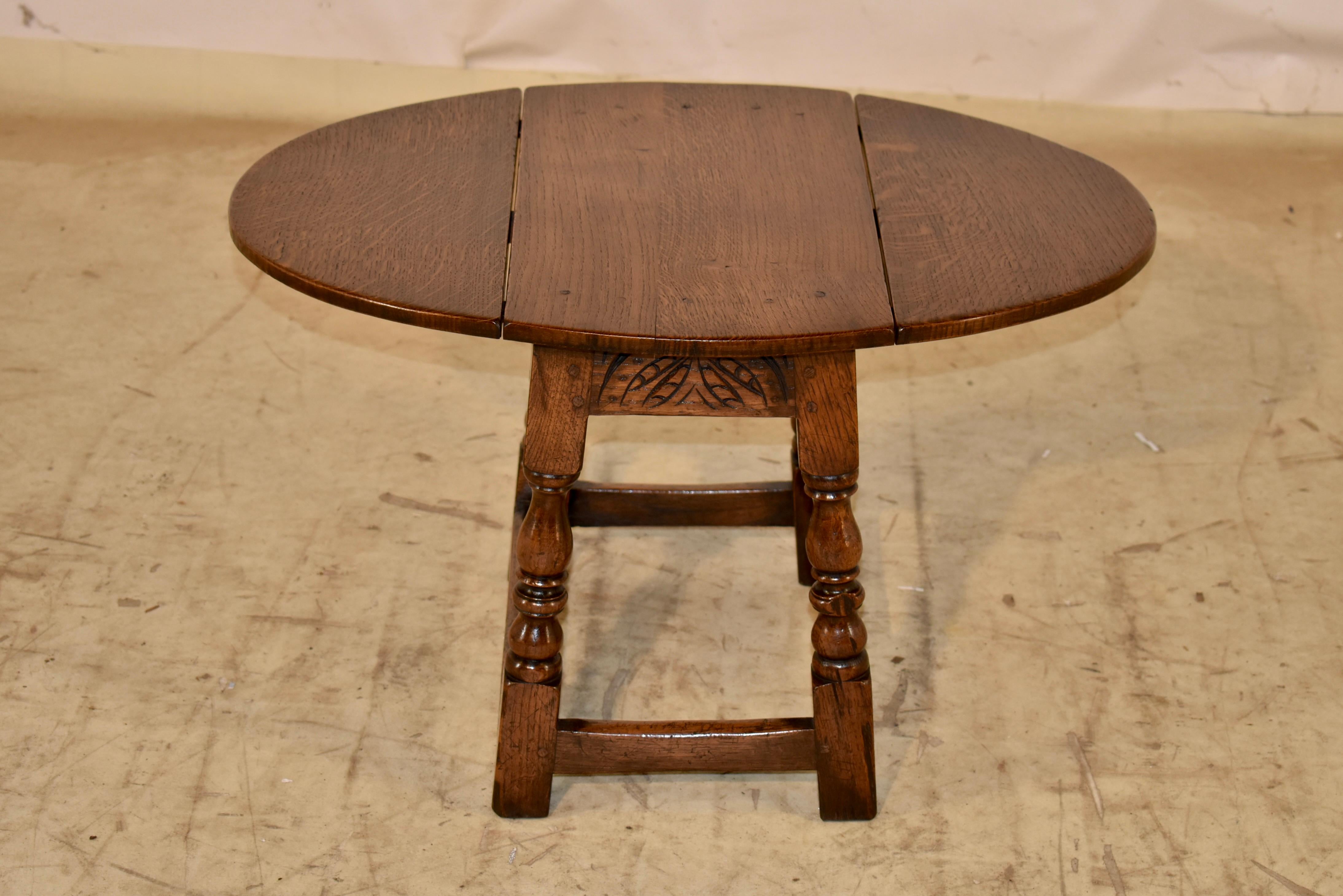 19th Century Small English Oak Drop Leaf Table For Sale 3