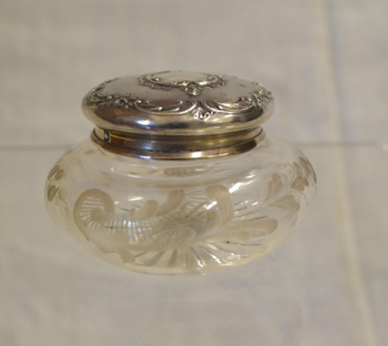 19th Century Small Eugene Lefebvre Engraved Crystal Box In Good Condition For Sale In Vista, CA