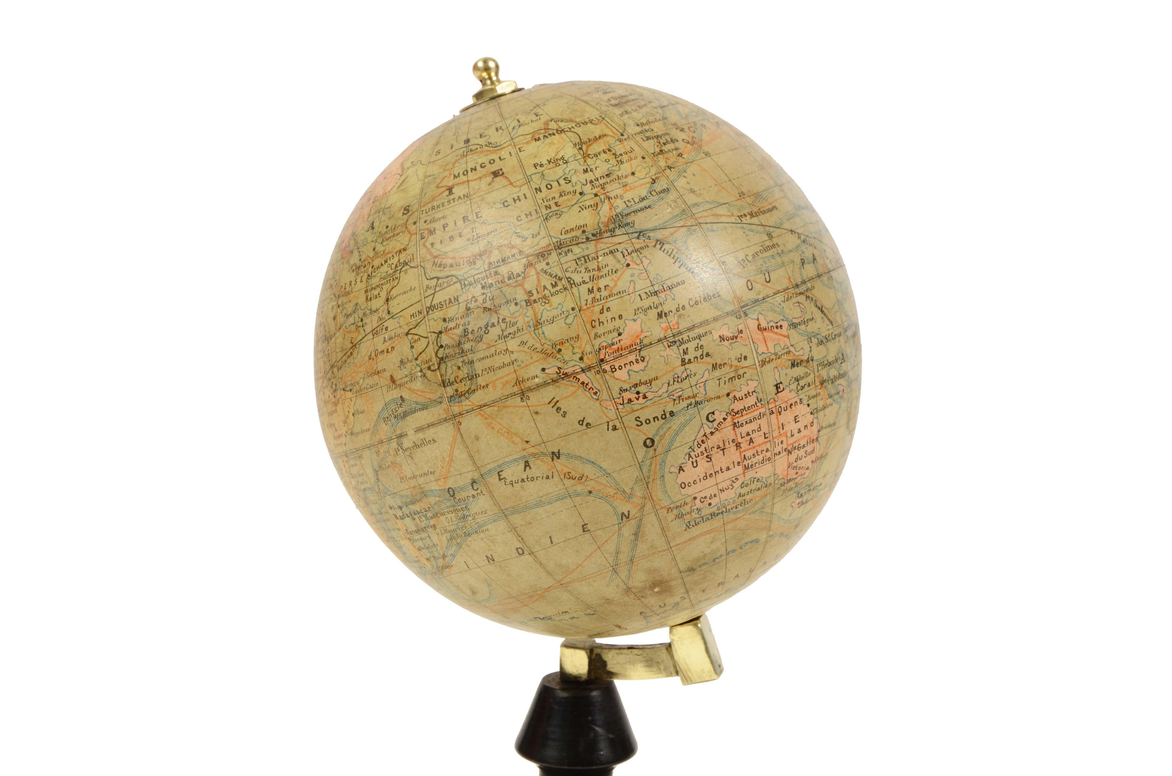 19th Century Small French Antique Terrestrial Globe Editet by J. Forest a Paris In Good Condition In Milan, IT