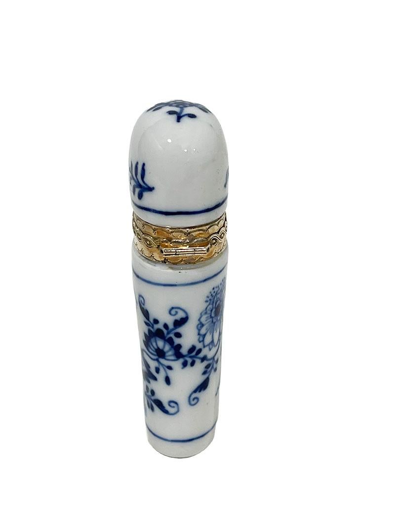 19th Century Small Gold and Porcelain Scent Perfume Bottle in Box For Sale 4